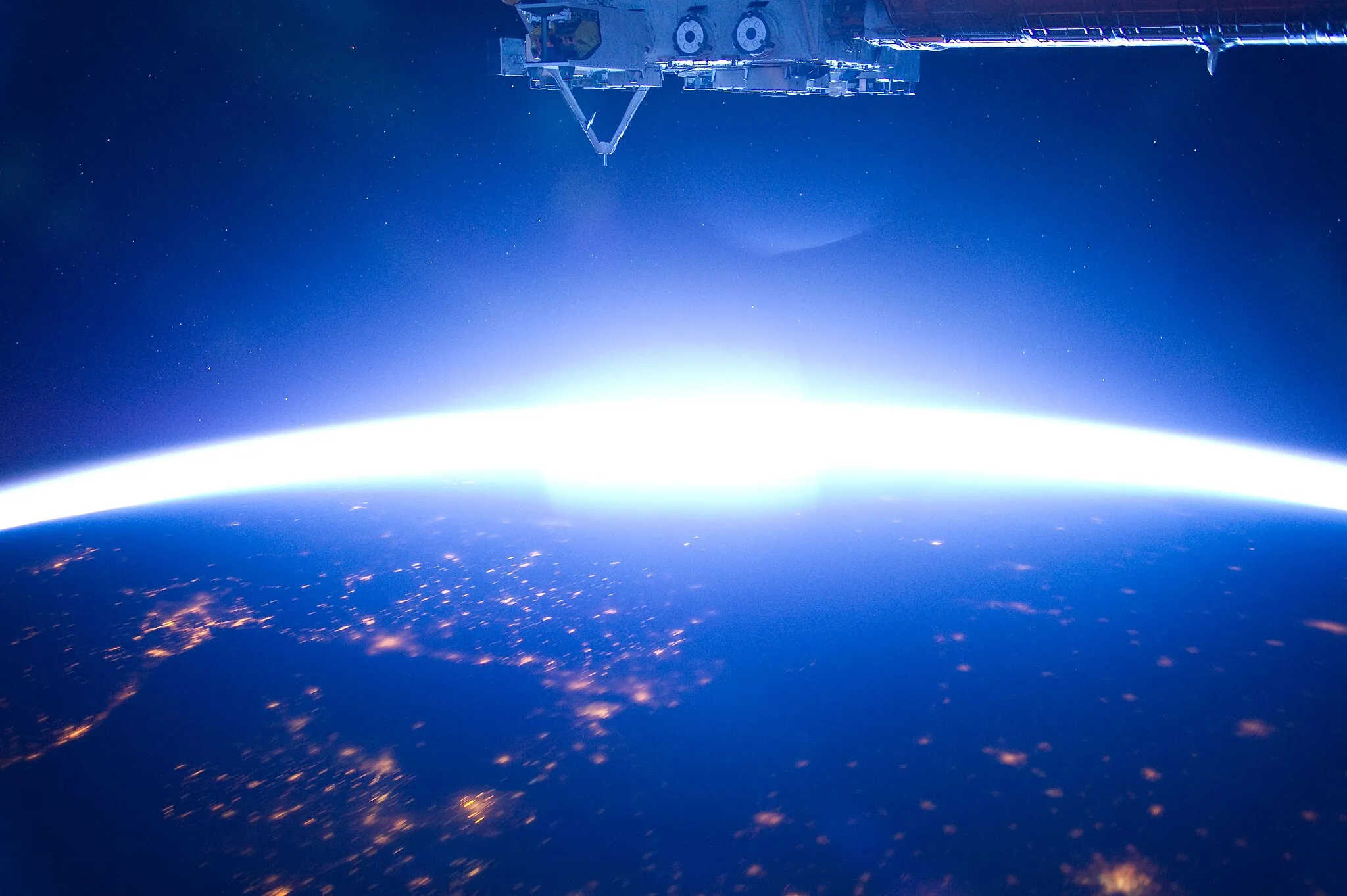 Photo showing: View of Earth taken during ISS Expedition 30.