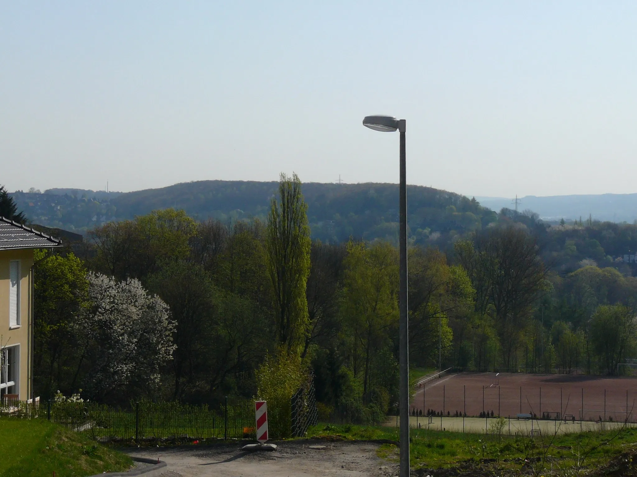 Photo showing: Stübchensberg vom Lembruch (Hainstr.) aus gesehen