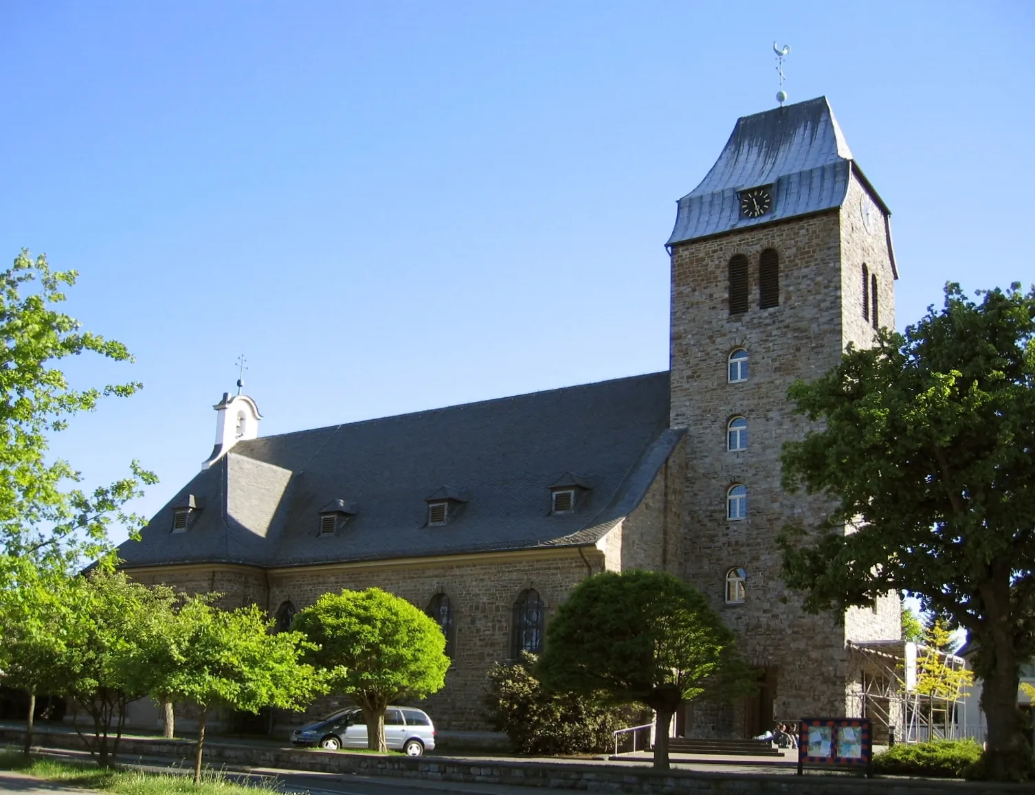 Photo showing: Katholische Kirche „St. Maria Magdalena“ in Menden-Bösperde.