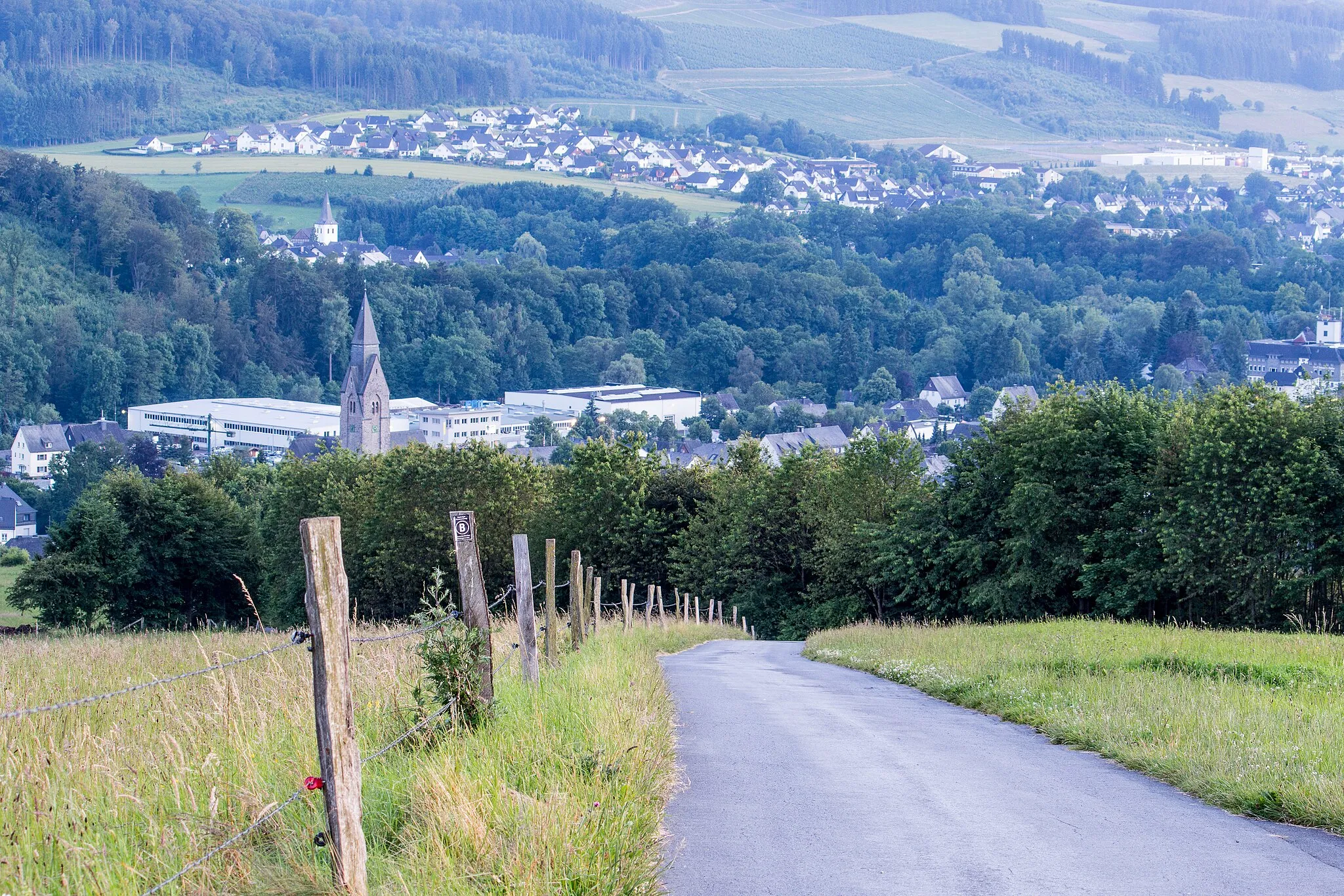 Photo showing: Blick auf Nuttlar, Bestwig, Hochsauerlandkreis, Nordrhein-Westfalen