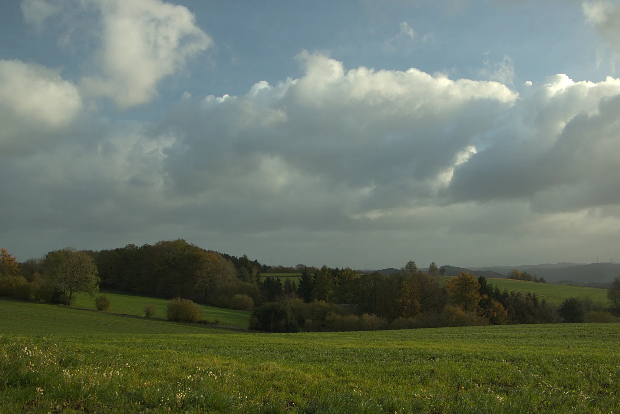 Photo showing: 500px provided description: A [#landscape ,#clouds ,#Landschaft ,#Wolken ,#Gr?n]