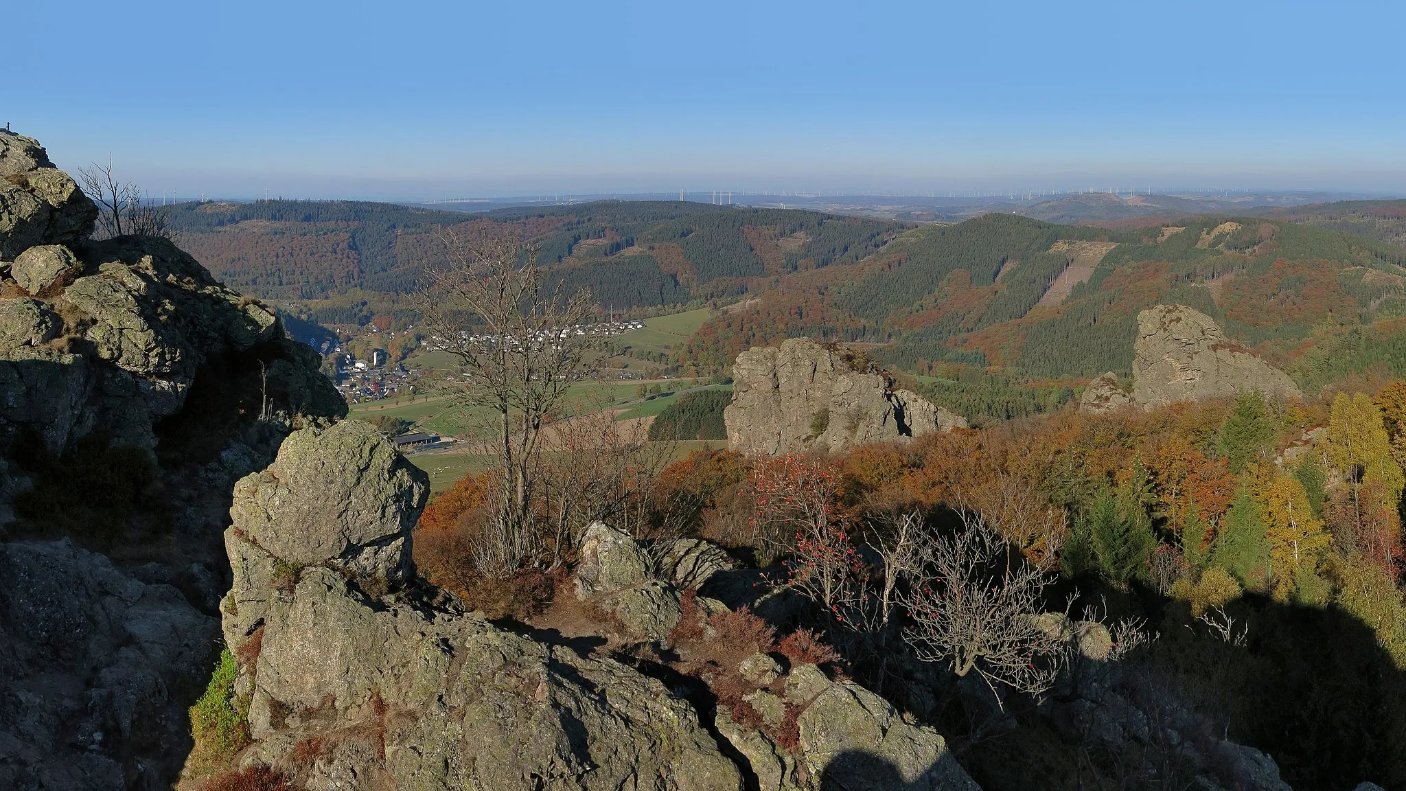 Photo showing: View from the Feldstein, the highest point of the Bruchhauser Steine in the Sauerland northeastward