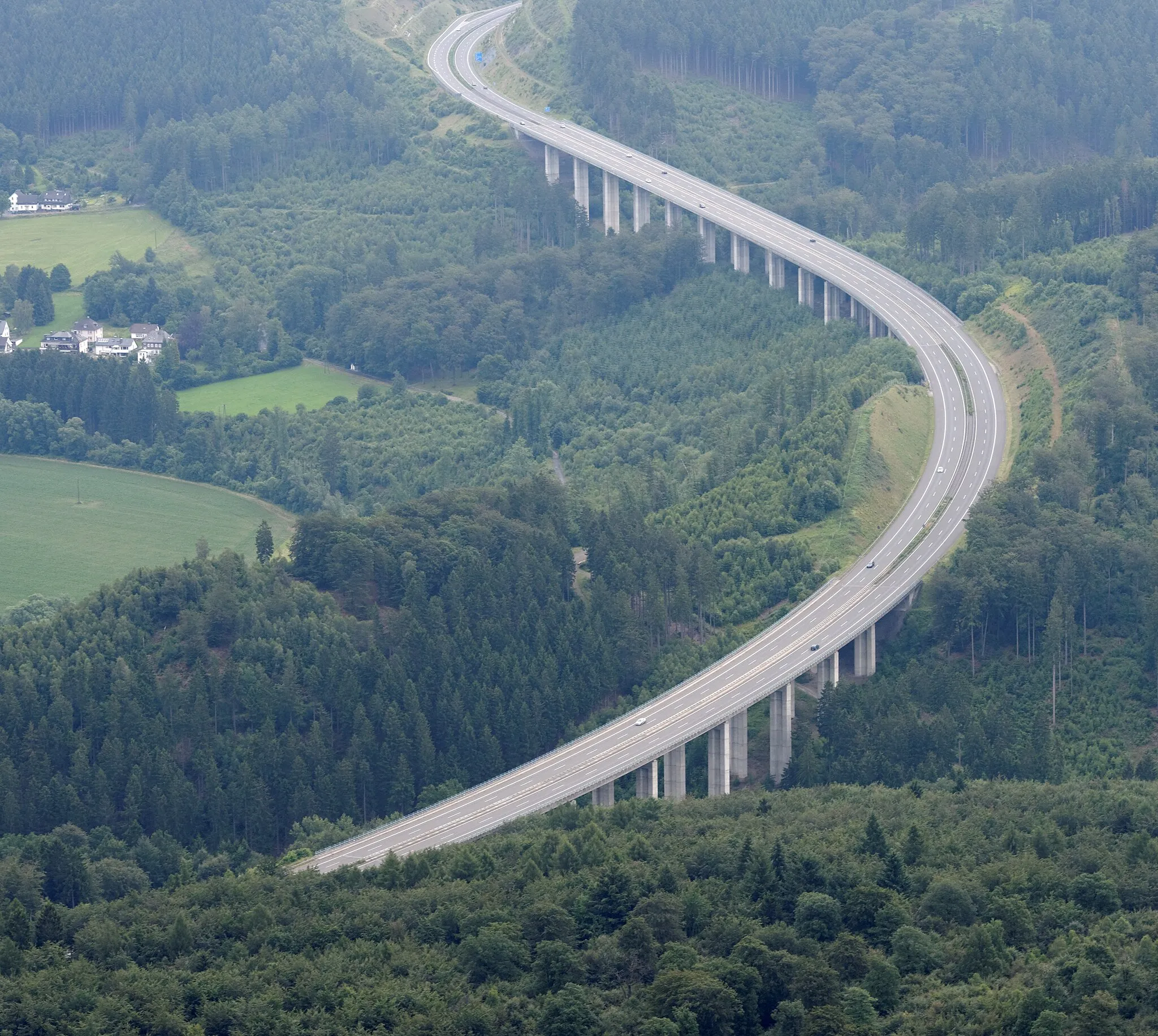 Photo showing: Arnsberg: A 46 oberhalb von Oeventrop mit Talbrücken Mühlbachtal und Hünenburg (Fotoflug Sauerland Nord)

The production, editing or release of this file was supported by the Community-Budget of Wikimedia Deutschland.
To see other files made with the support of Wikimedia Deutschland, please see the category Supported by Wikimedia Deutschland.
العربية ∙ বাংলা ∙ Deutsch ∙ English ∙ Esperanto ∙ français ∙ magyar ∙ Bahasa Indonesia ∙ italiano ∙ 日本語 ∙ македонски ∙ മലയാളം ∙ Bahasa Melayu ∙ Nederlands ∙ português ∙ русский ∙ svenska ∙ українська ∙ +/−