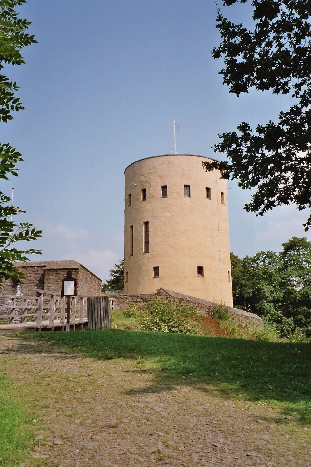 Photo showing: The tower of the Ginsburg in Germany