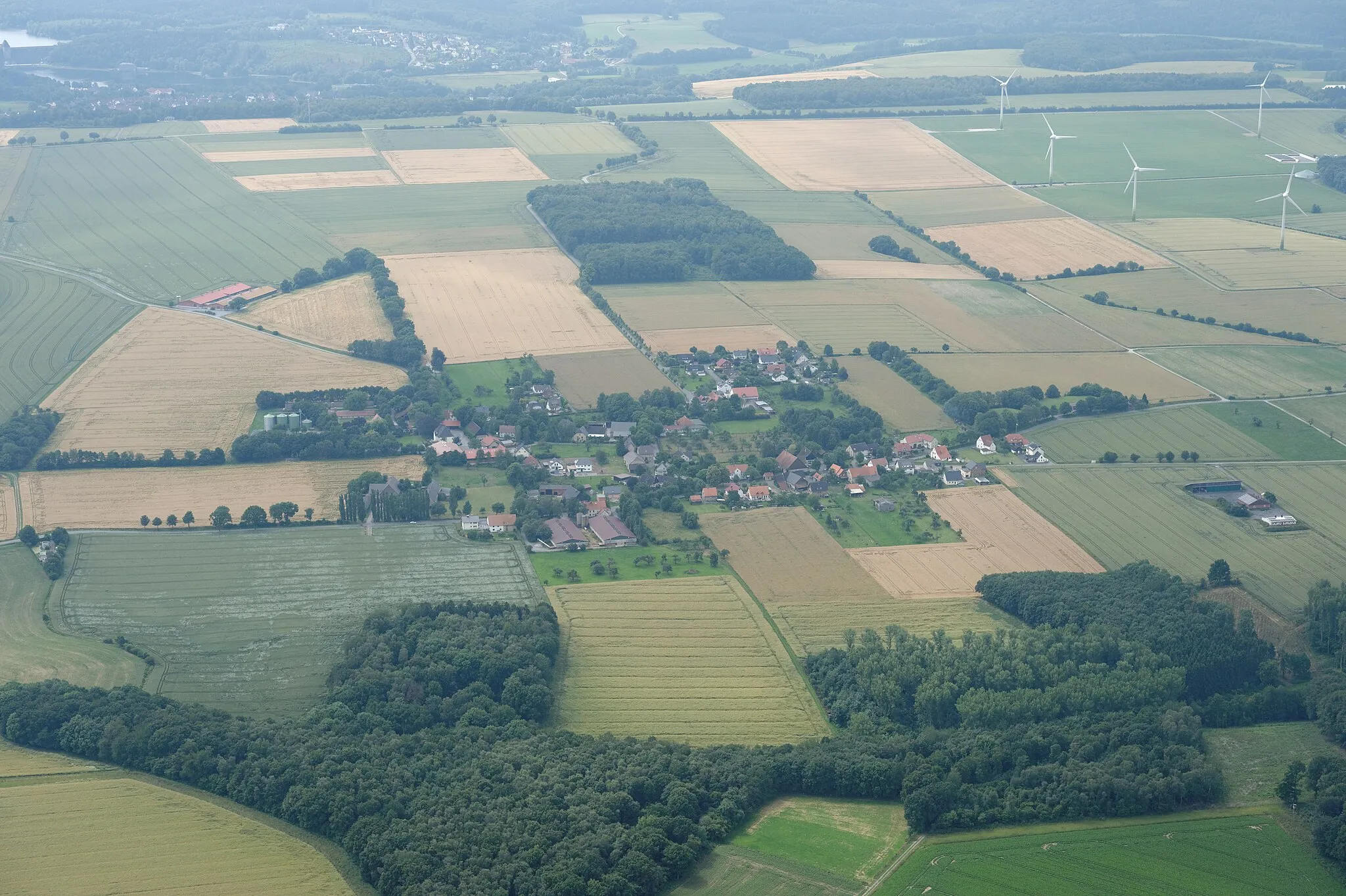 Photo showing: Fotoflug Sauerland-Nord. Hewingsen, Blickrichtung Süd.