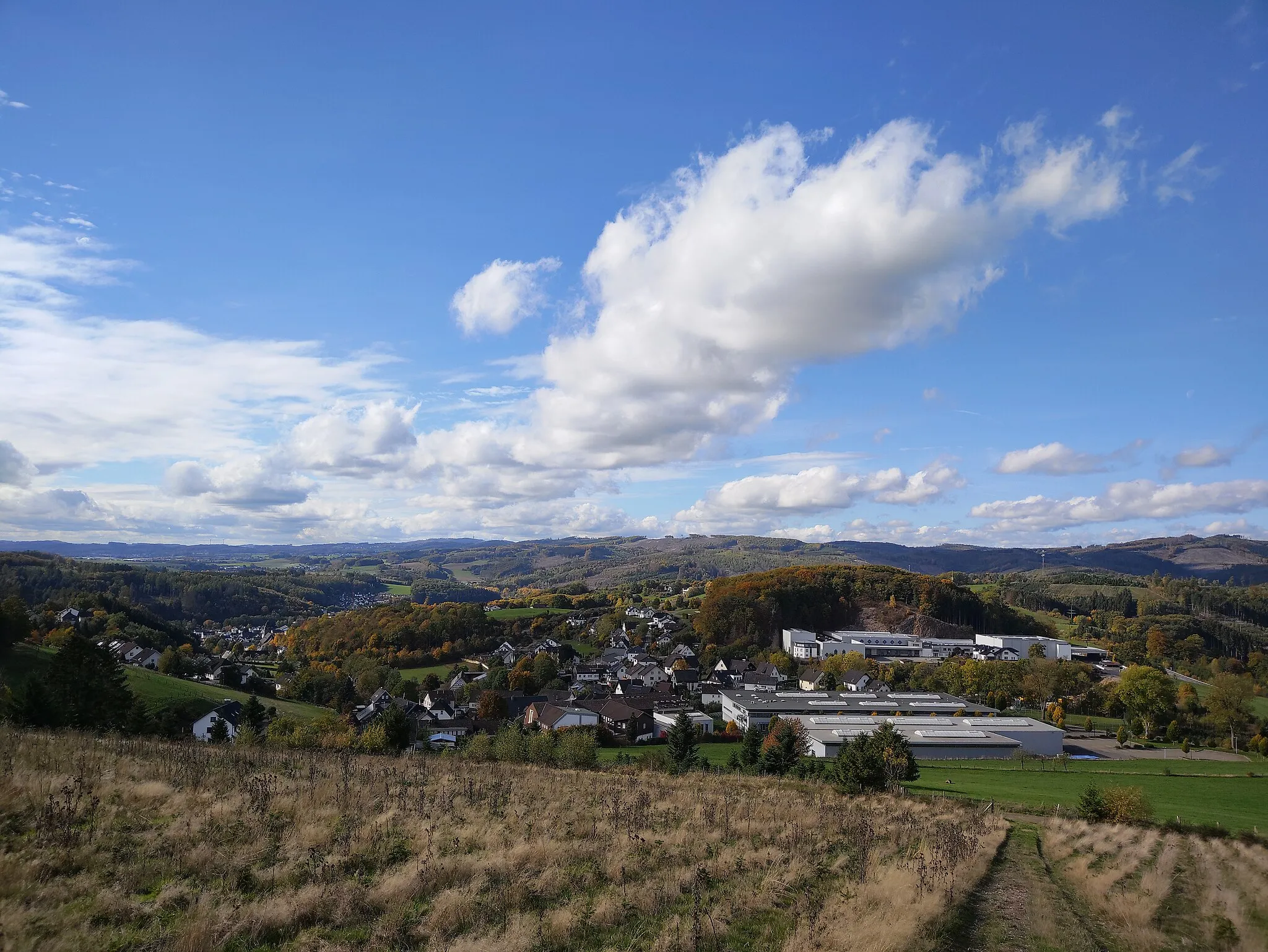 Photo showing: Finnentrop - Weringhausen, Ansicht der Ortslage von Südosten