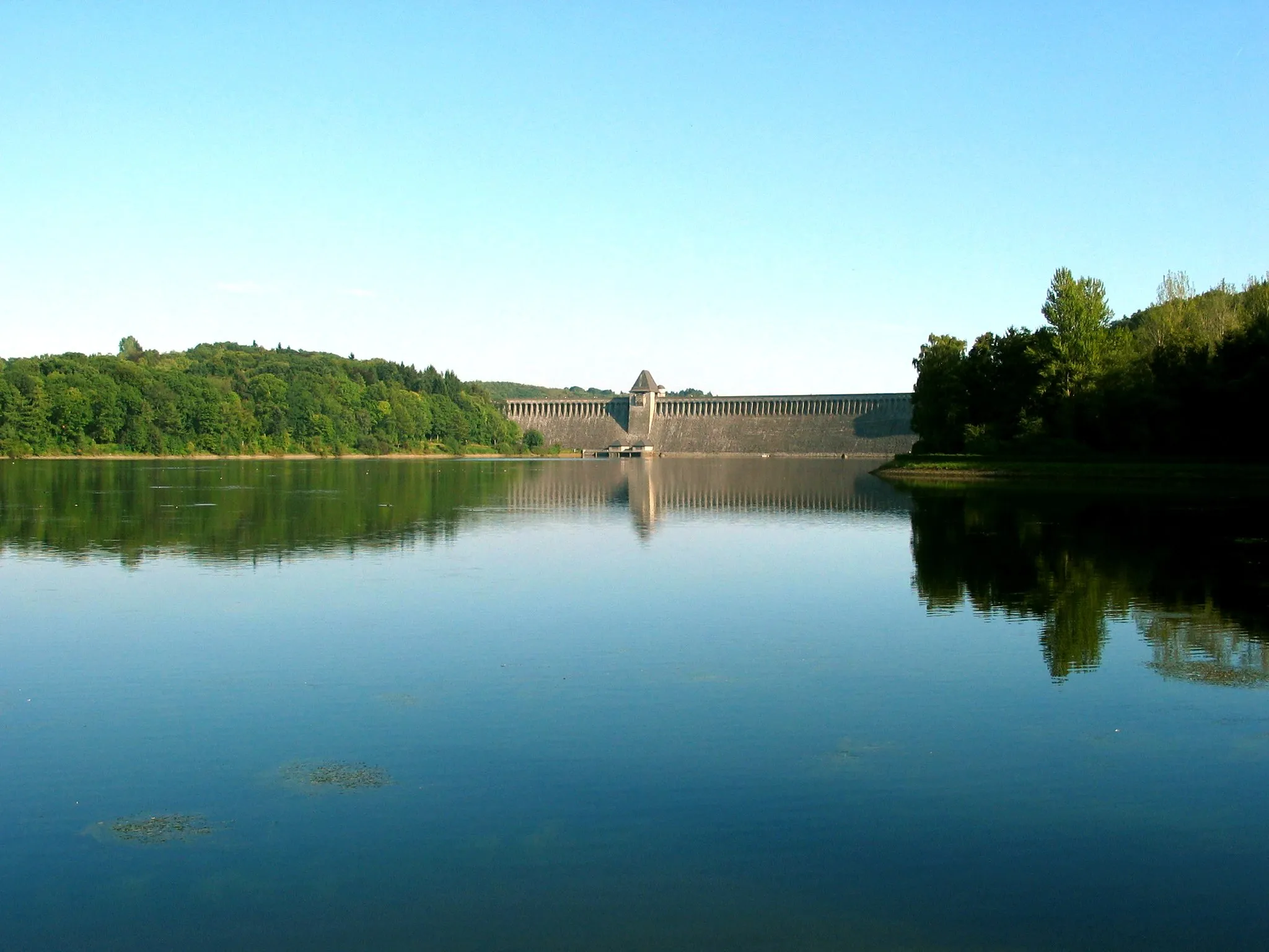 Photo showing: The dam of the Möhne Reservoir, Germany.