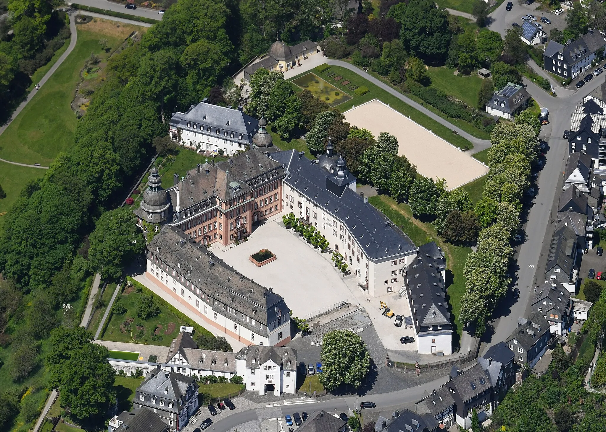 Photo showing: Aerial image of Schloss Berleburg (view from the southeast)
