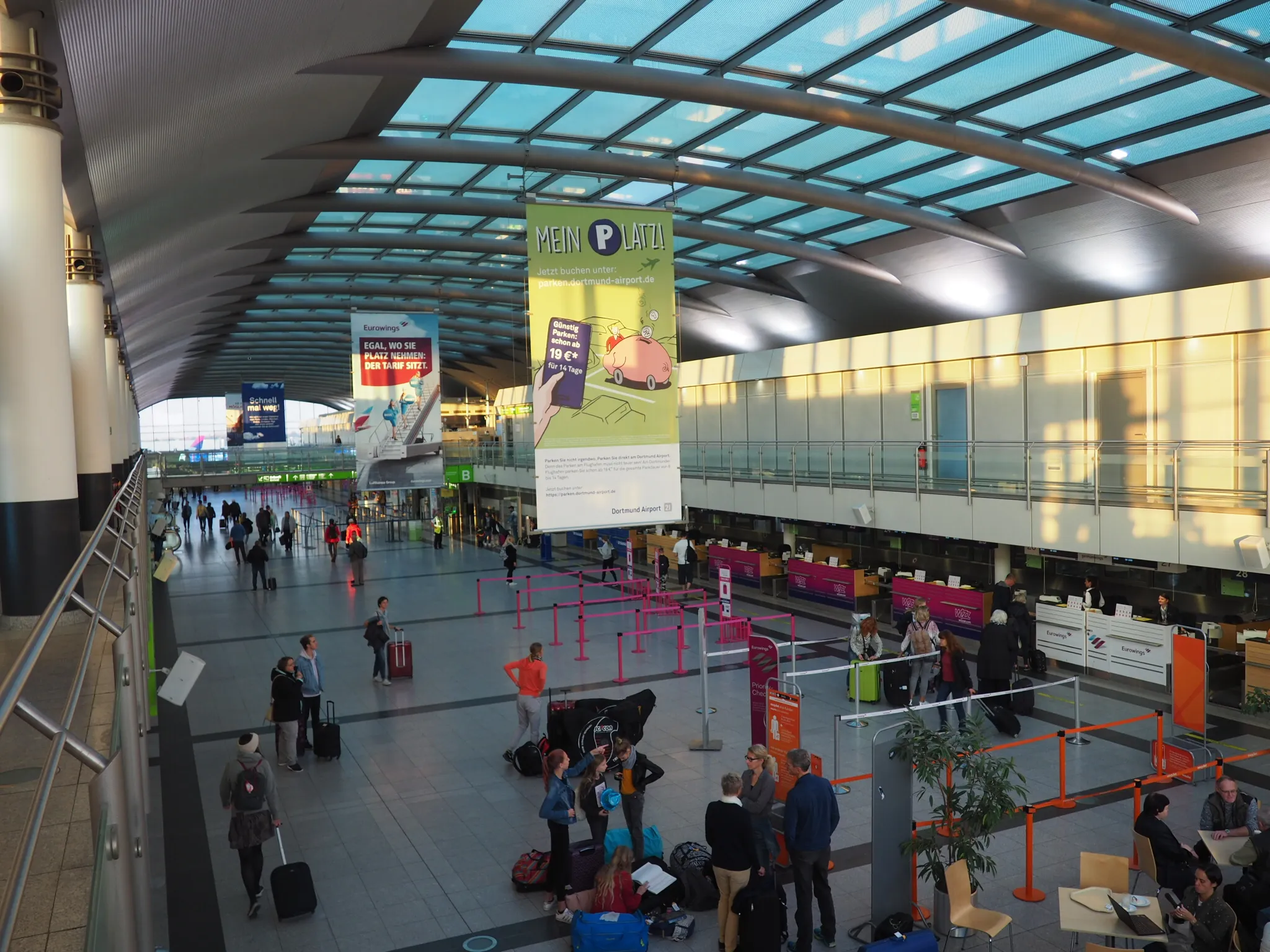 Photo showing: Abflughalle Flughafen Dortmund