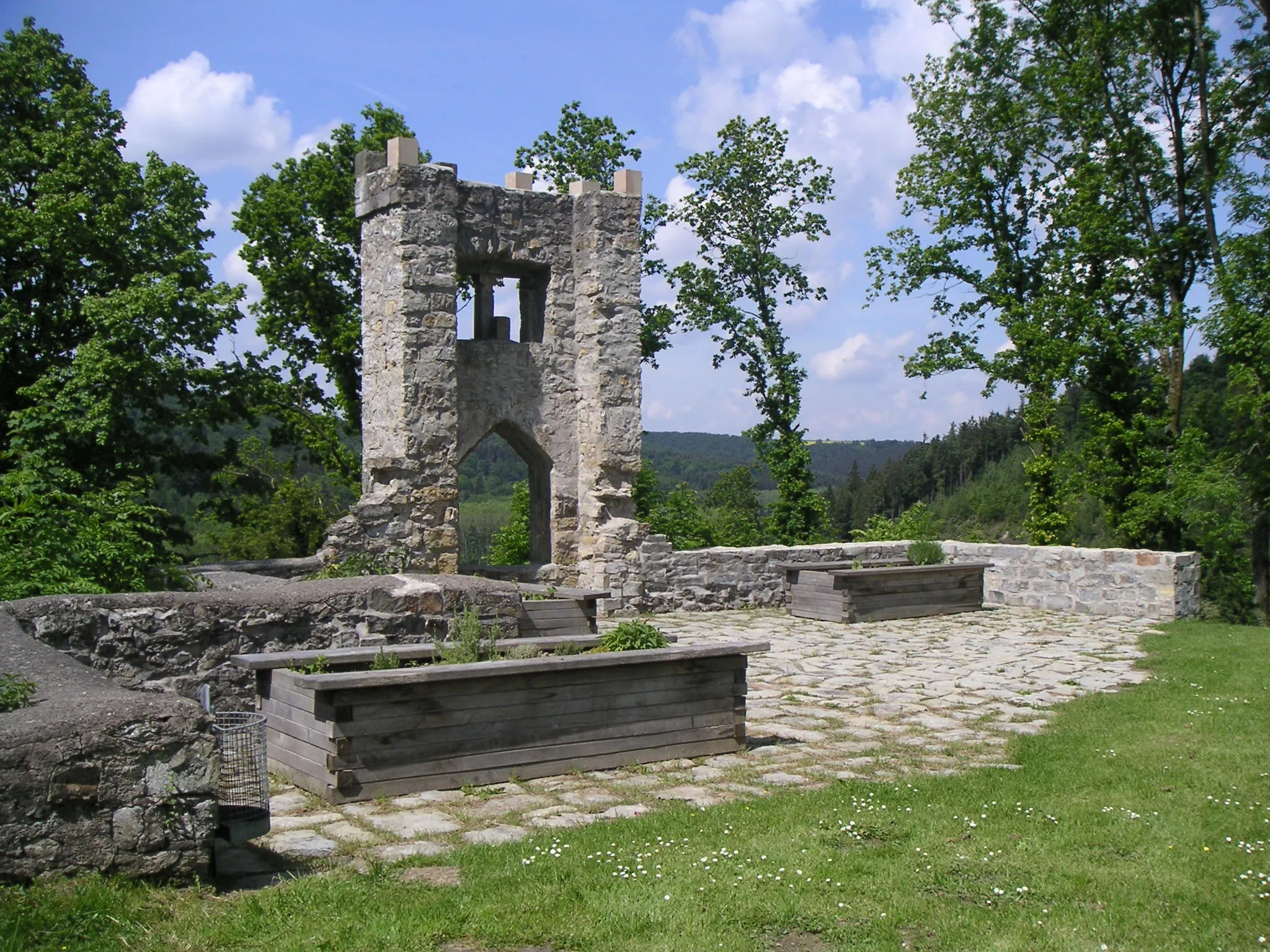 Photo showing: Mauerreste mit Fenster