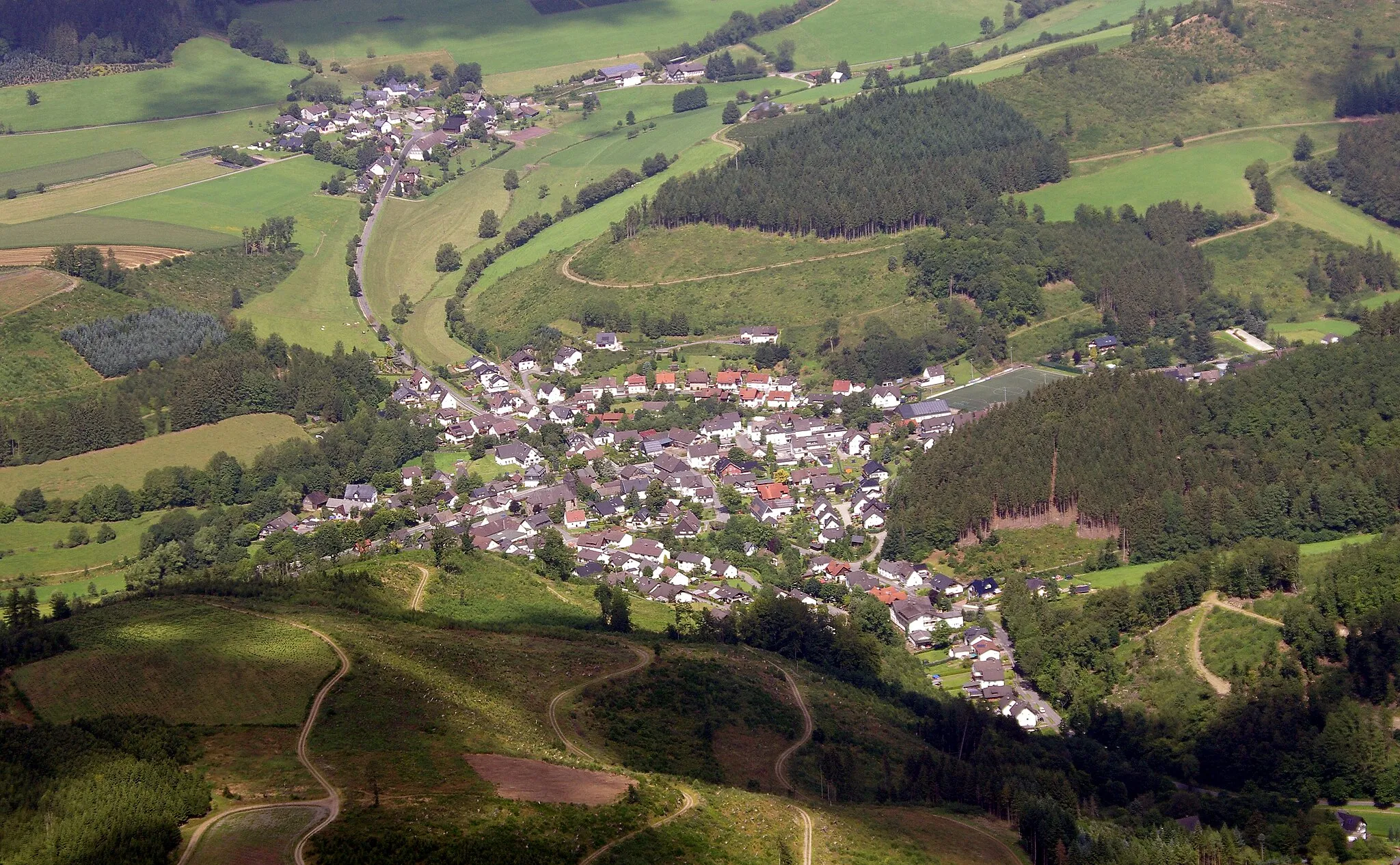 Photo showing: Aerial view of Oberelspe (foreground) and Altenvalbert (background)