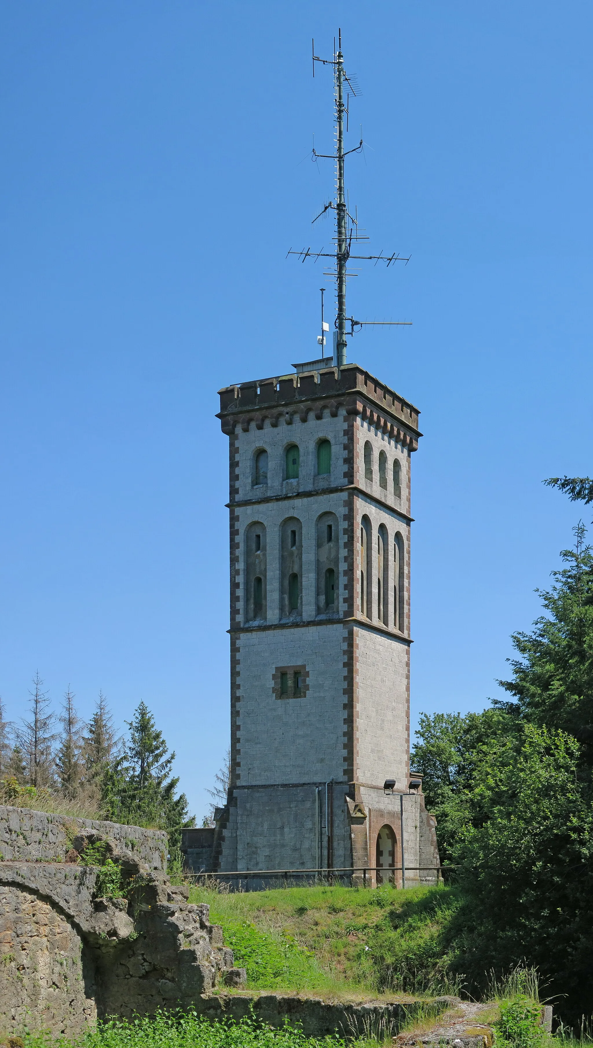 Photo showing: The Georg-Viktor-Tower on the Eisenberg