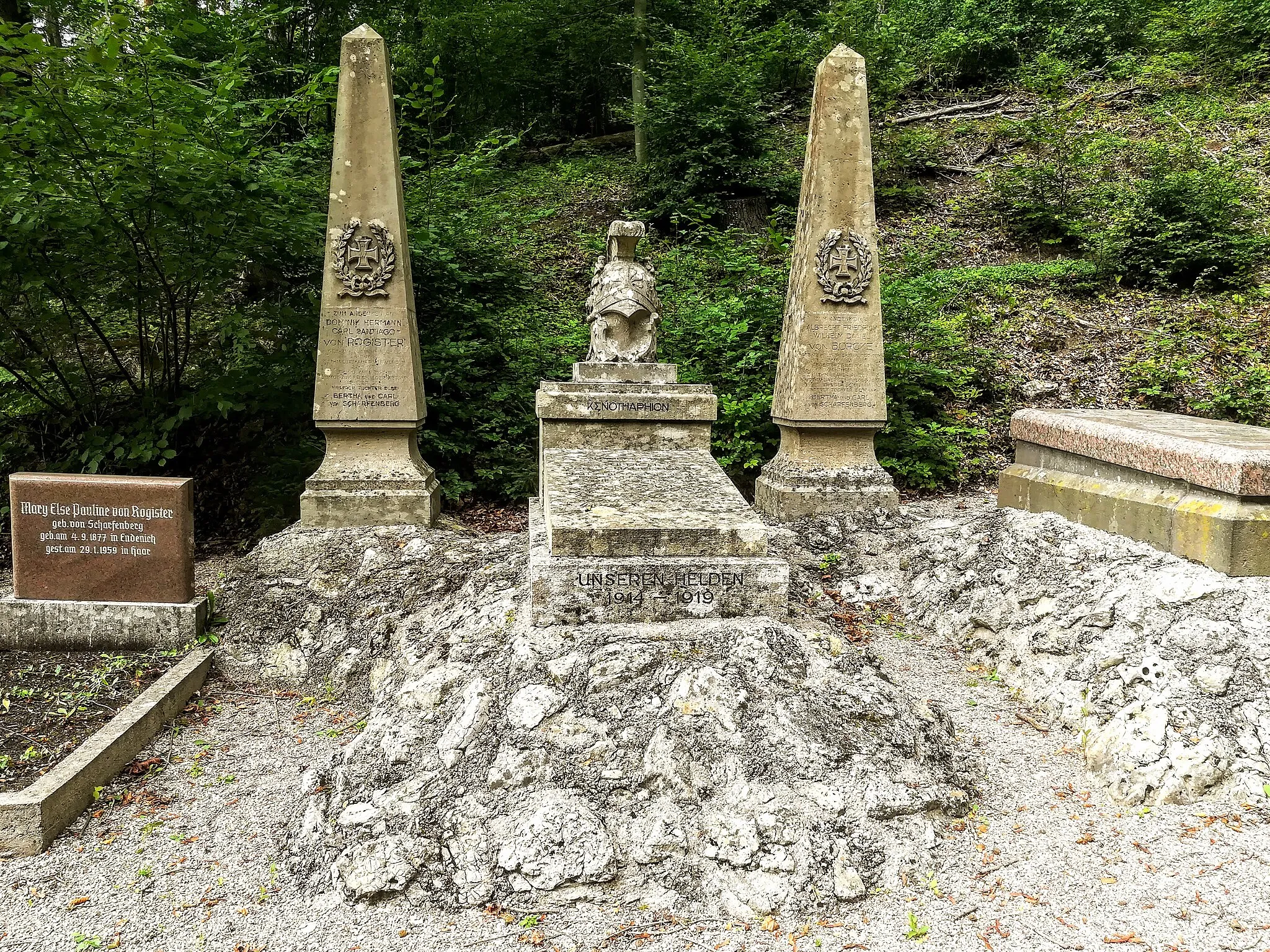 Photo showing: Grabanlage der von Scharfenberg, auch als Konsuls Grab bekannt.