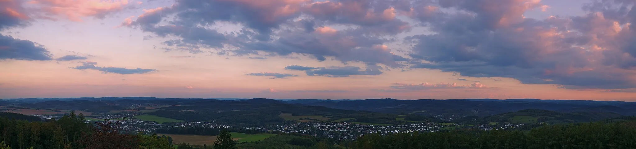 Photo showing: Blick vom Quitmannsturm auf dem Kohlberg in Richtung Neuenrade.