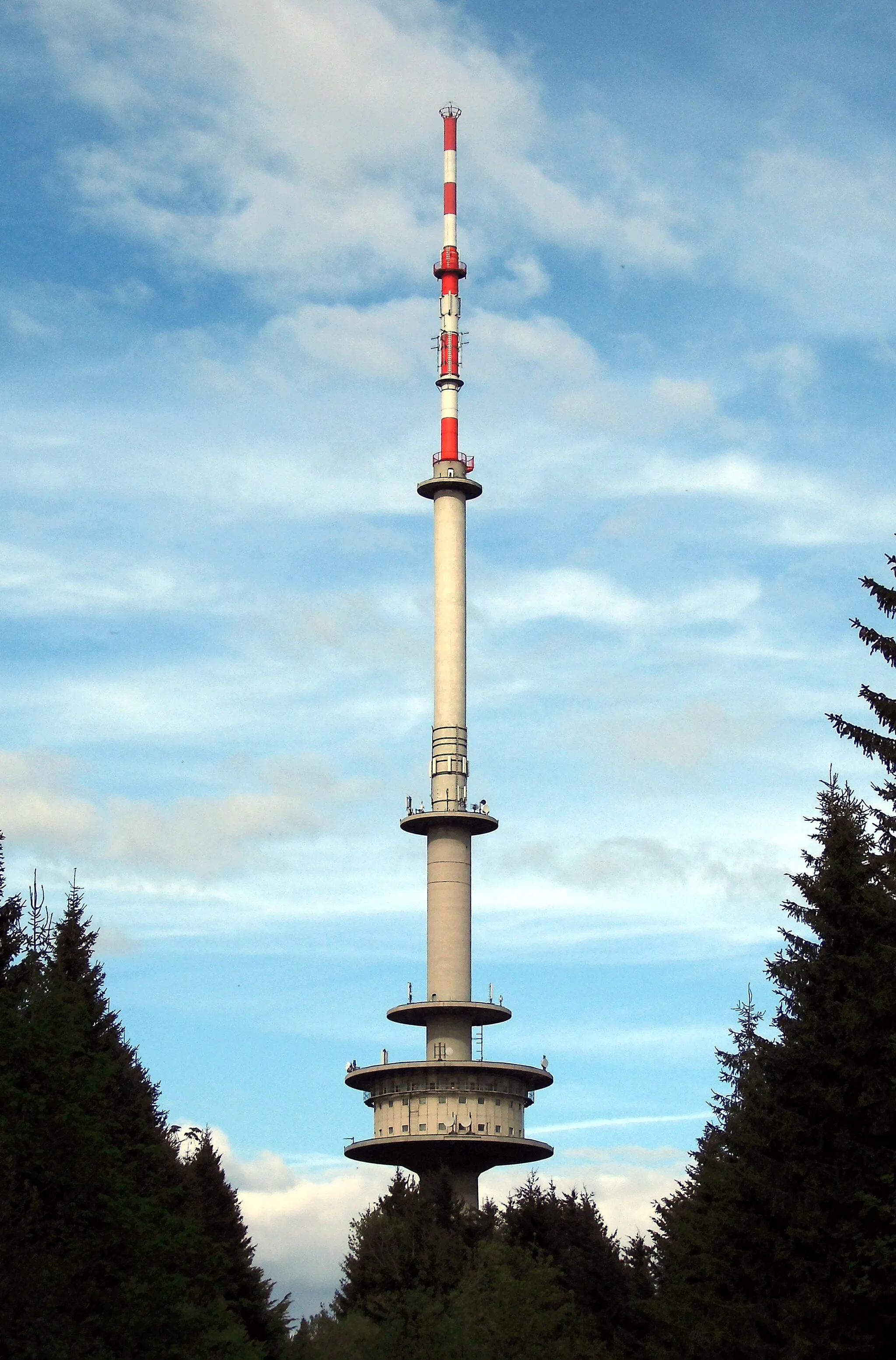 Photo showing: Fernmeldeturm Bödefeld oder auch Hunau-Turm genannt.