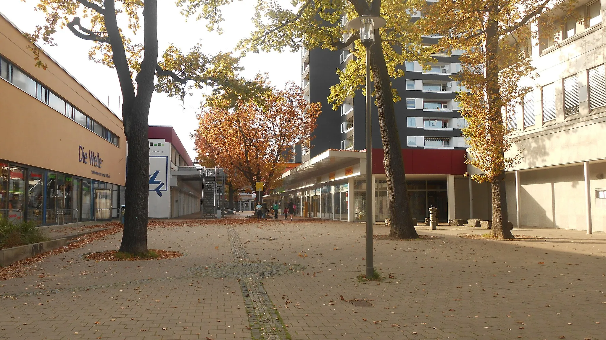 Photo showing: Sunday evening in autumn 2014, in the pedestrian zone of the newer part of Scharnhorst