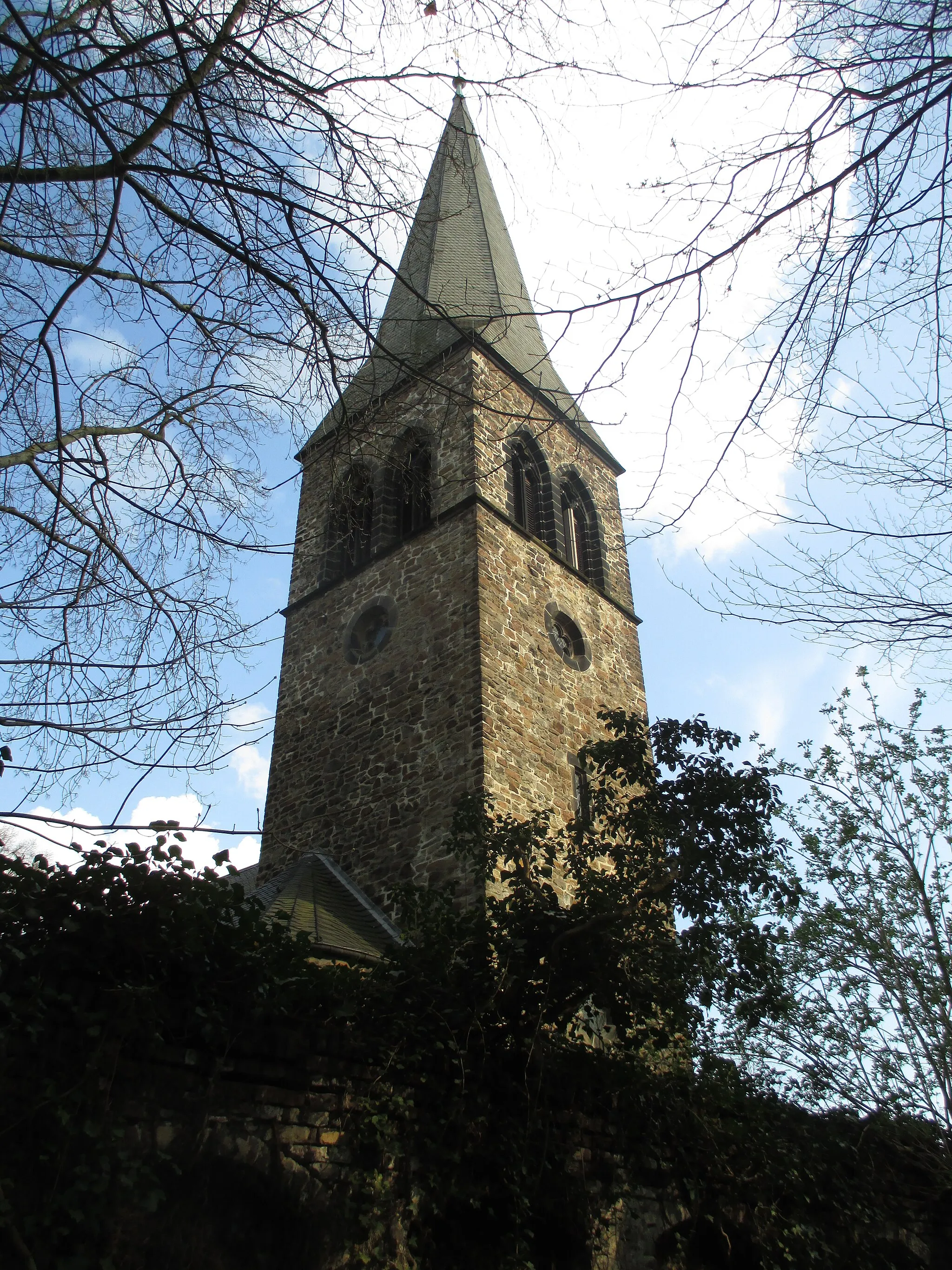 Photo showing: Baudenkmal Evangelische Kirche in Heeren-Werve. Die Kirche stammt aus dem 14. Jhd. und wurde 1511, 1898 und 1910 erweitert