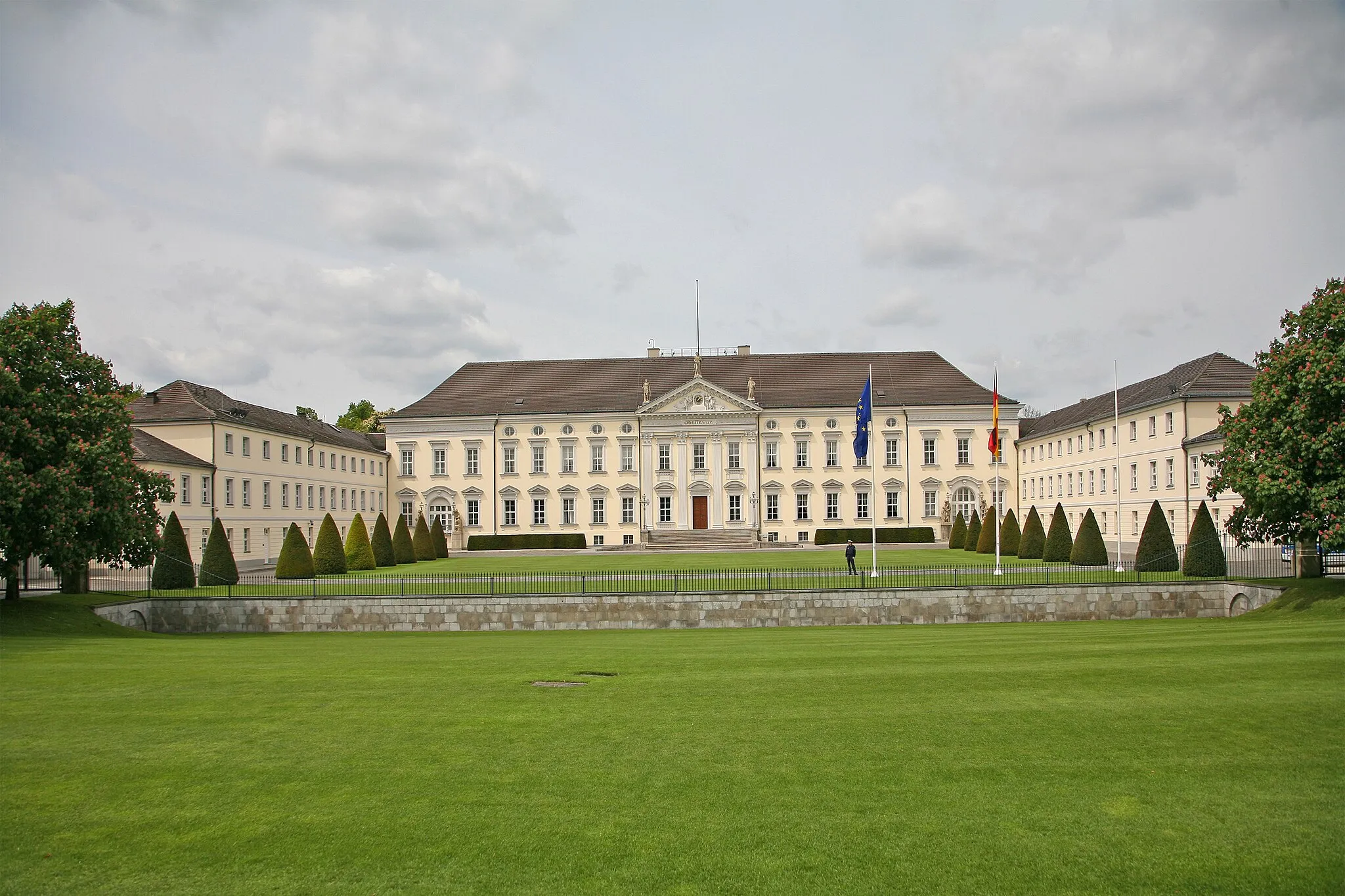 Photo showing: Castle Bellevue, the seat of the German Federal President.
