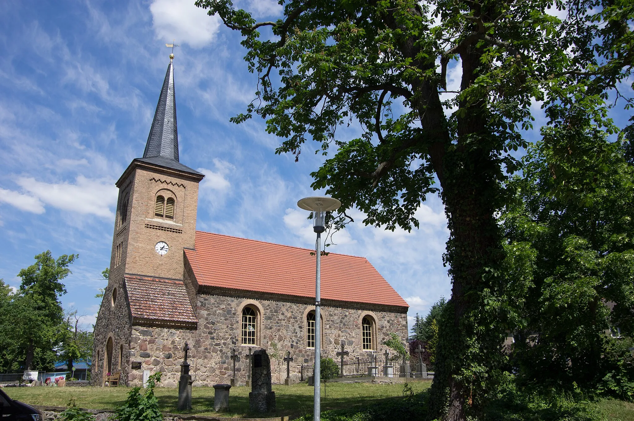 Photo showing: Blankenfelde-Mahlow, Ortsteil Jühnde in Brandenburg. Die Kirche steht unter Denkmalschutz.