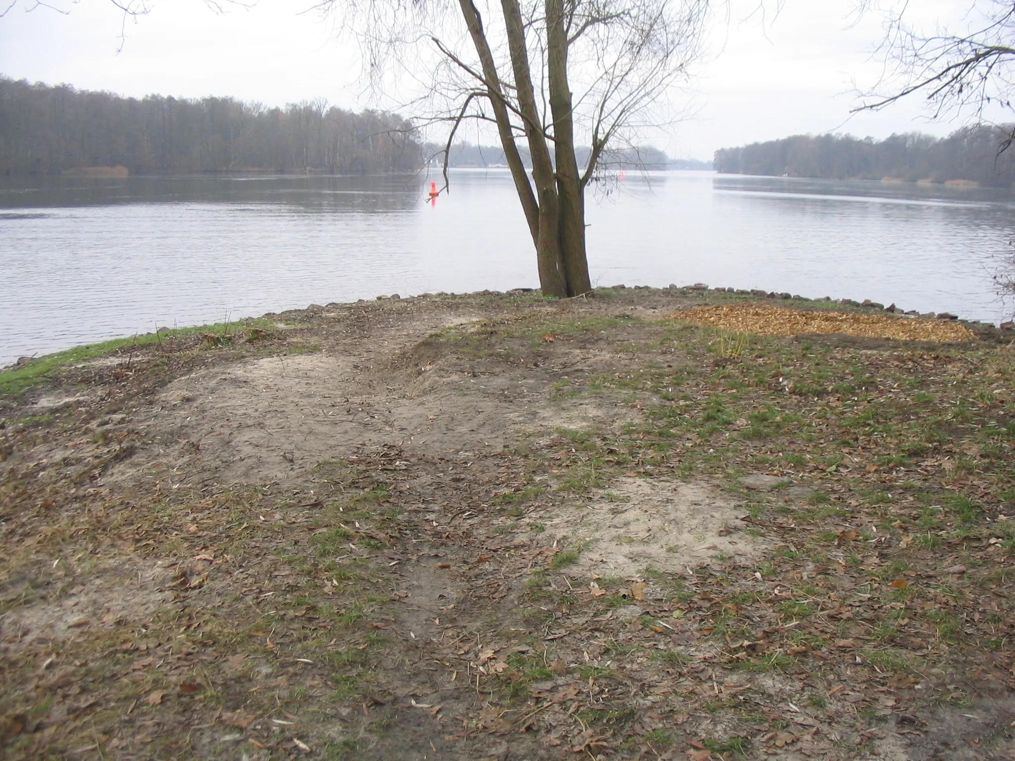 Photo showing: Blick von der westlichen Landzunge an der Einmündung des Oder-Havel-Kanals Richtung Süden