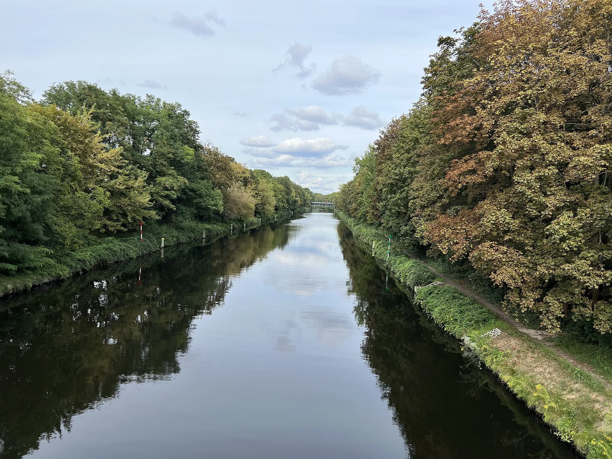 Photo showing: Blick von der Emil-Schulz-Brücke auf den Teltowkanal nach Norden in Berlin-Lichterfelde