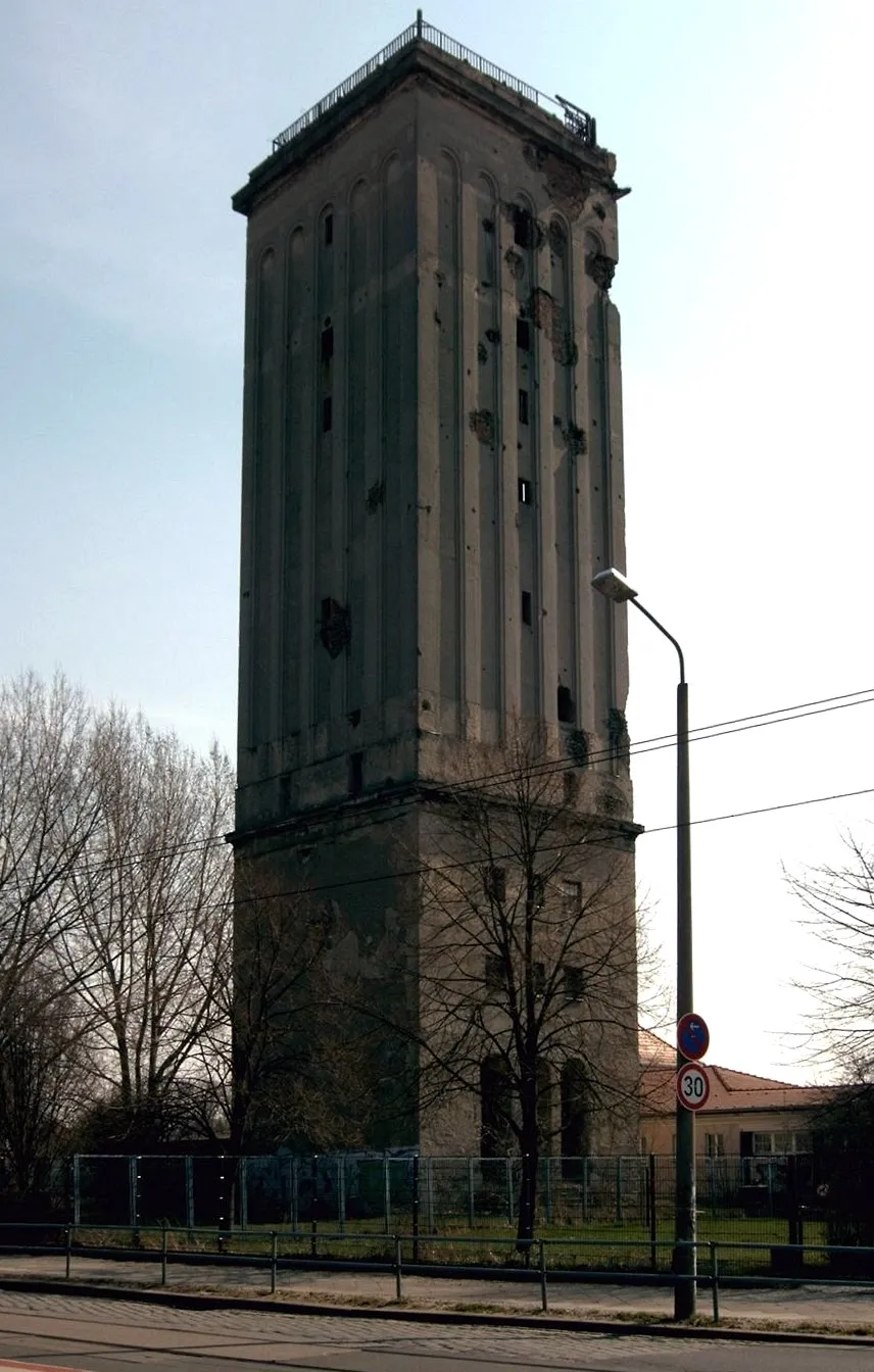 Photo showing: Wasserturm in Berlin-Heinersdorf, wo bis 1991 sowjetische Soldaten stationiert waren.