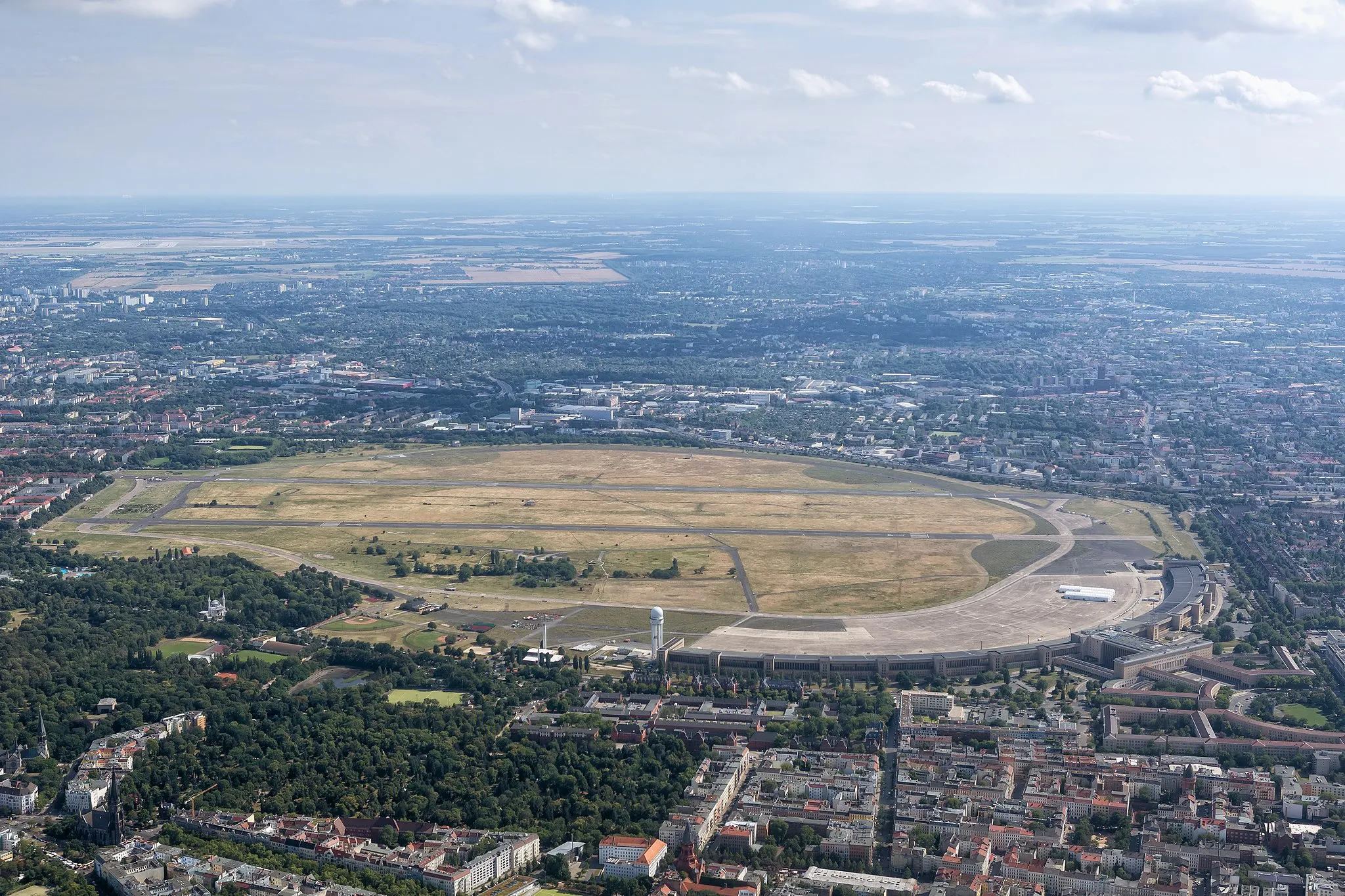 Photo showing: Aerial view of airport Tempelhof in 2016