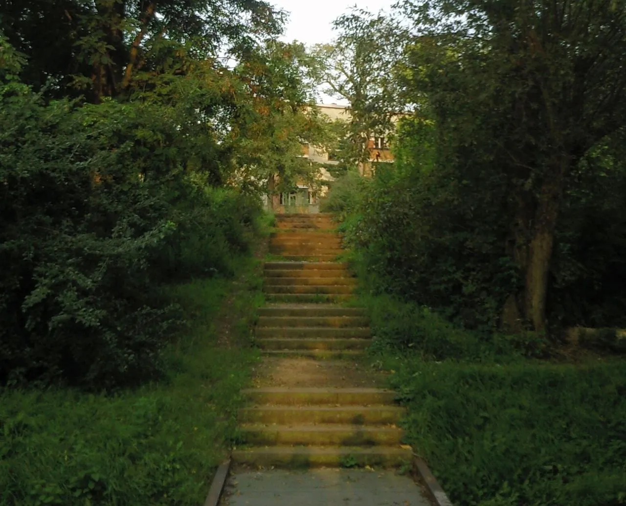 Photo showing: Treppe zur Brücke über den Grützmachergraben