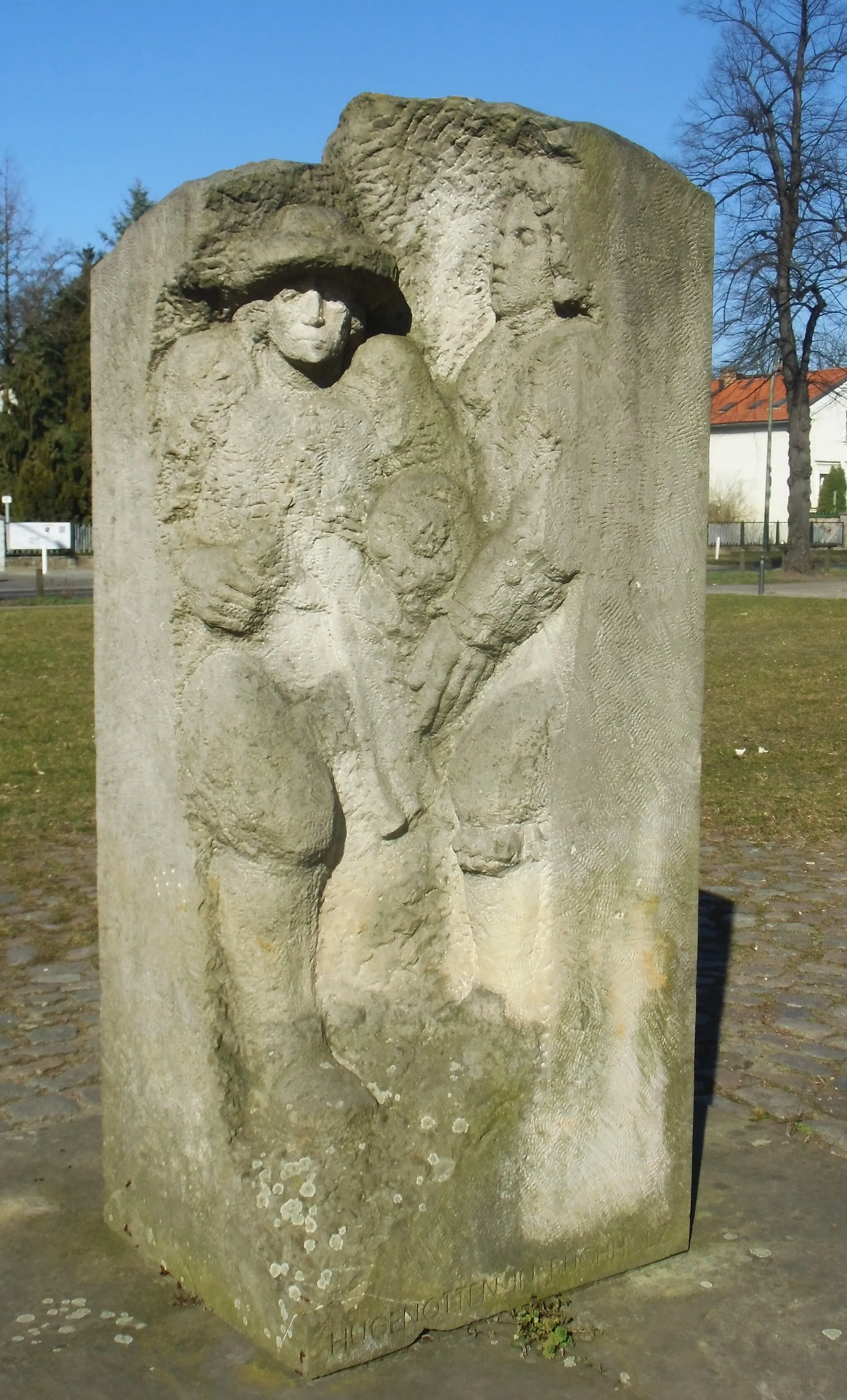 Photo showing: Plastik "Hugenotten in Berlin" auf dem Pfarrer-Hurtienne-Platz in Französisch Buchholz von Ulrich Jörke, aufgestellt 1992 anläßlich der 750-Jahrfeier des Ortes