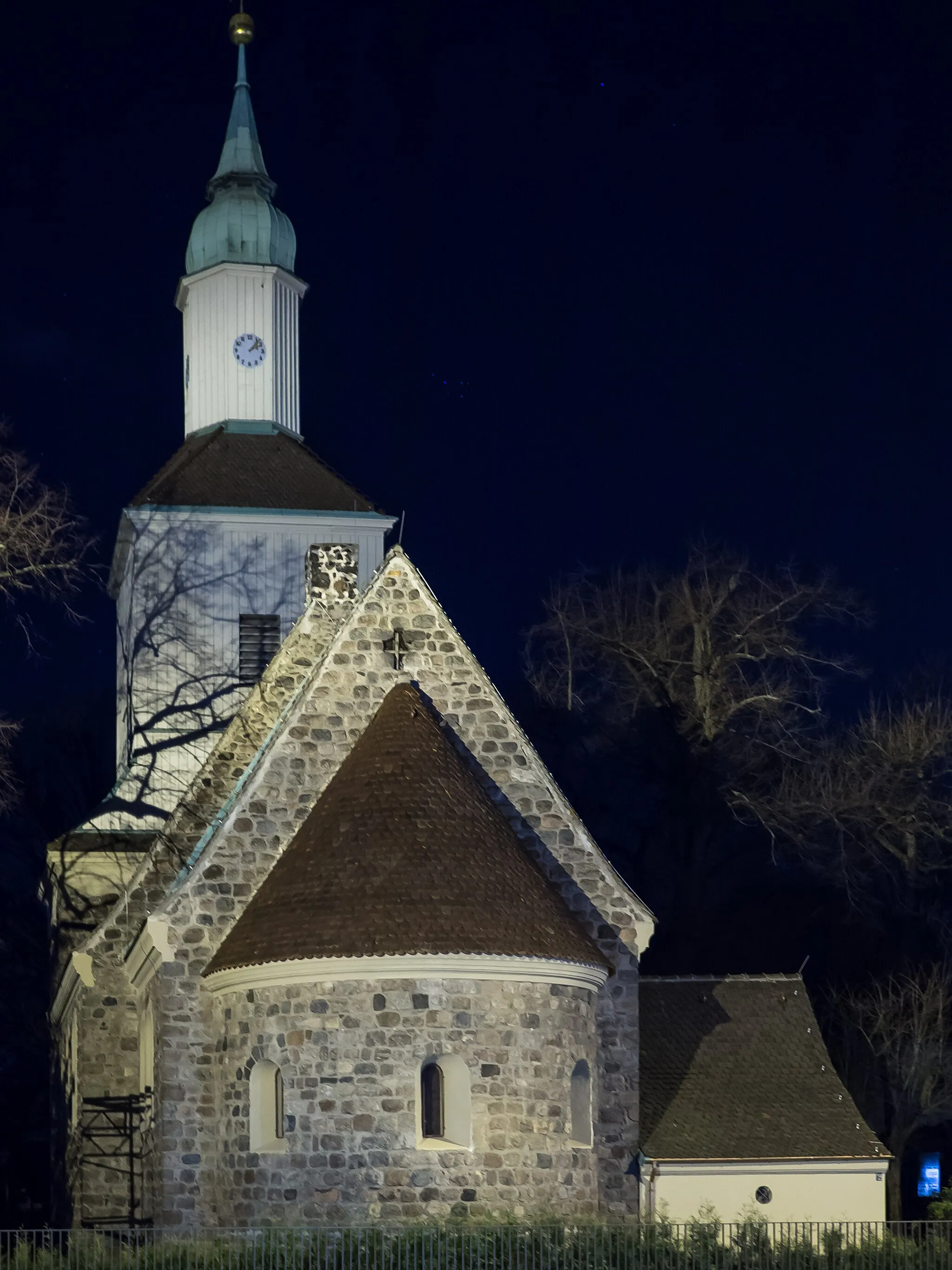 Photo showing: Dorfkirche Mariendorf bei Nacht