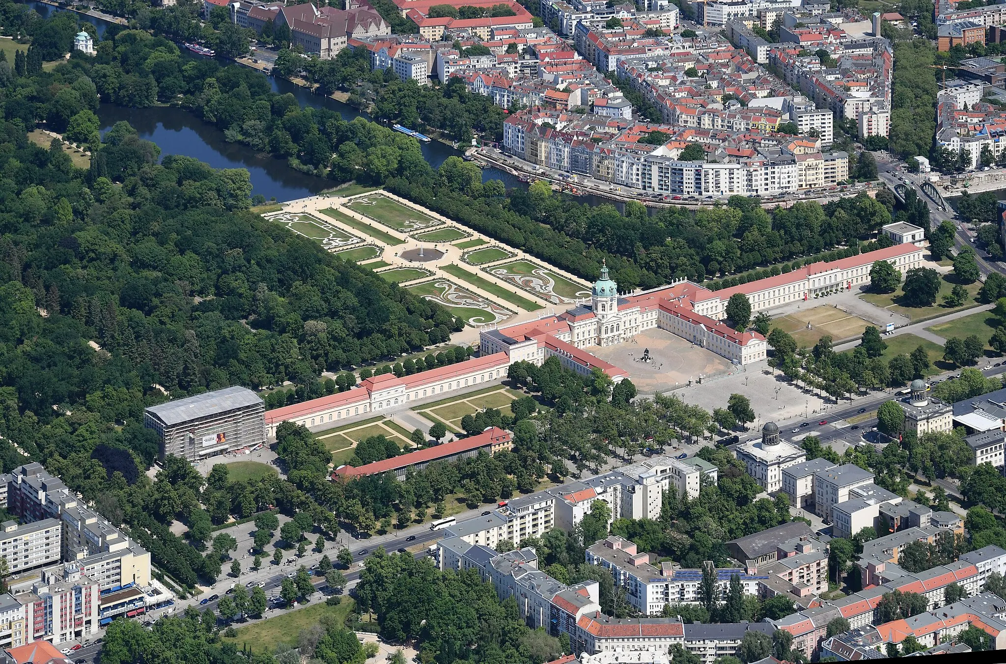 Photo showing: Aerial image of Schloss Charlottenburg (view from the southwest)