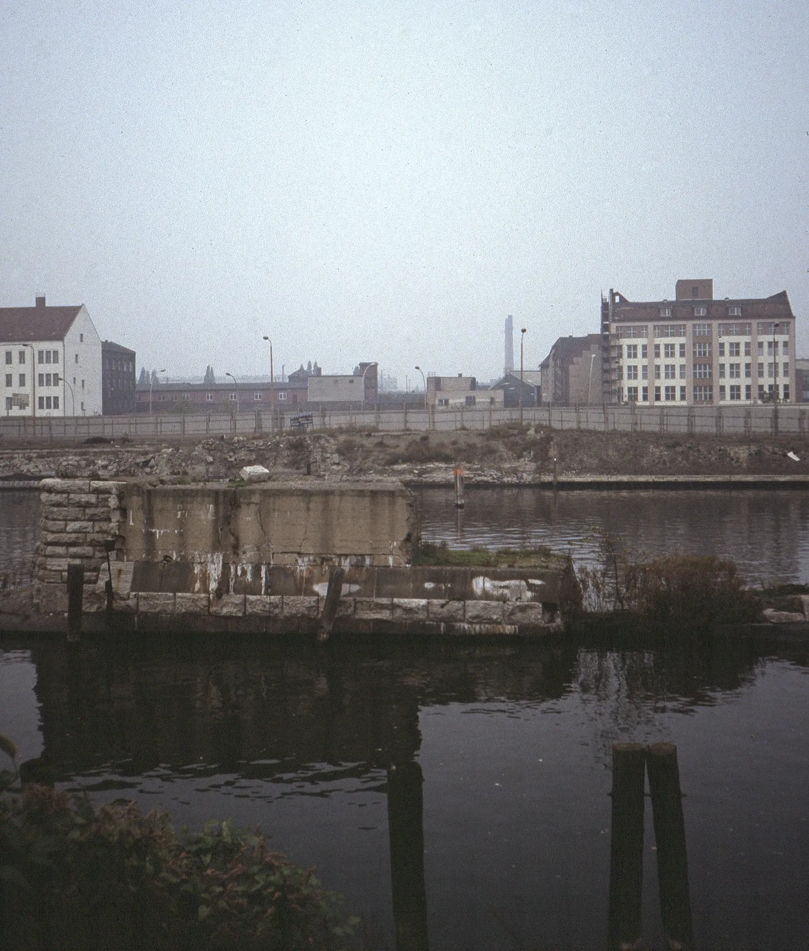 Photo showing: Pfeiler Brommybrücke Berlin