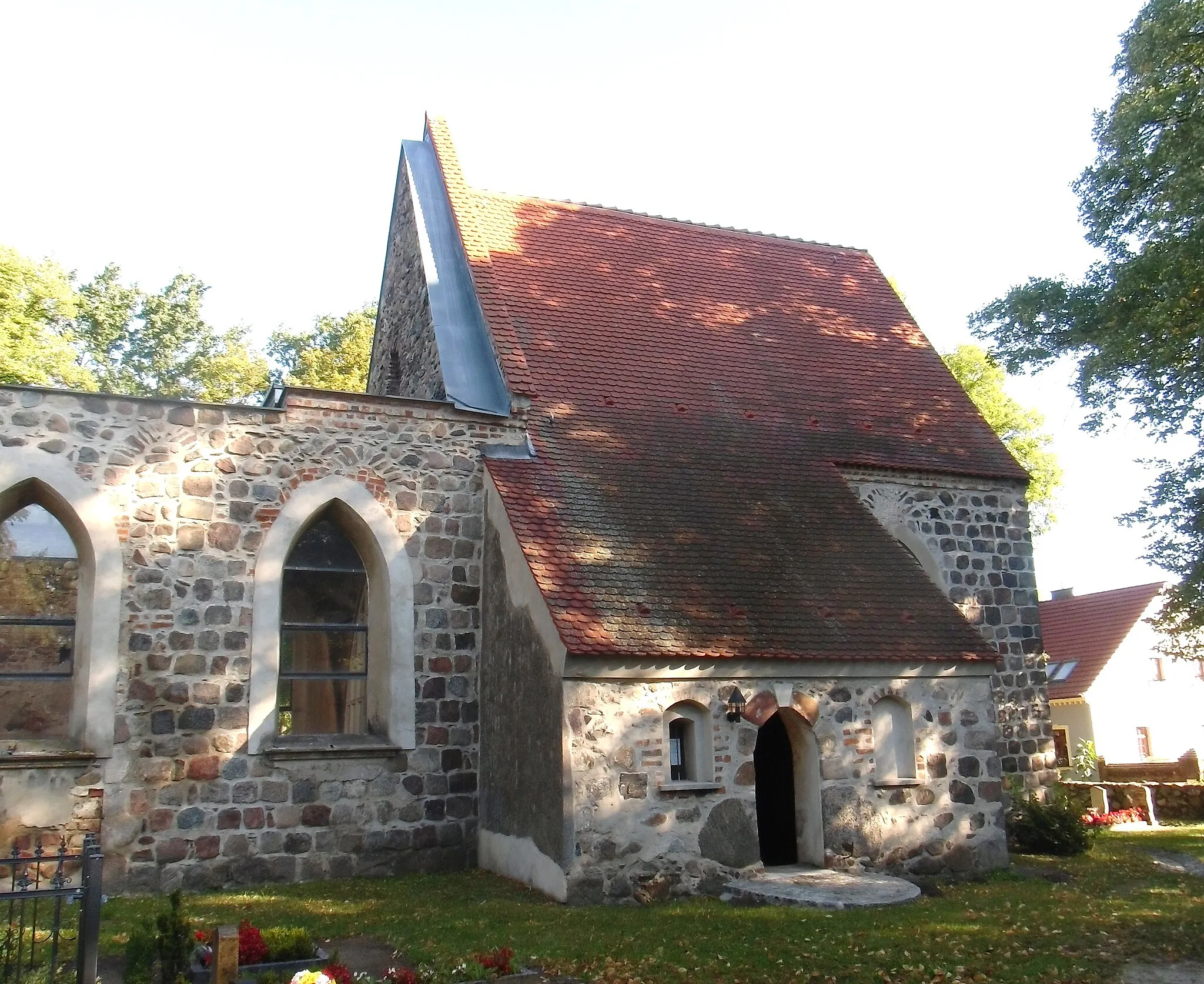 Photo showing: Denkmalgeschützte Feldsteinkirche in Birkholz um 1300 errichtet, Nr.61 in der Liste der Baudenkmale in Bernau bei Berlin