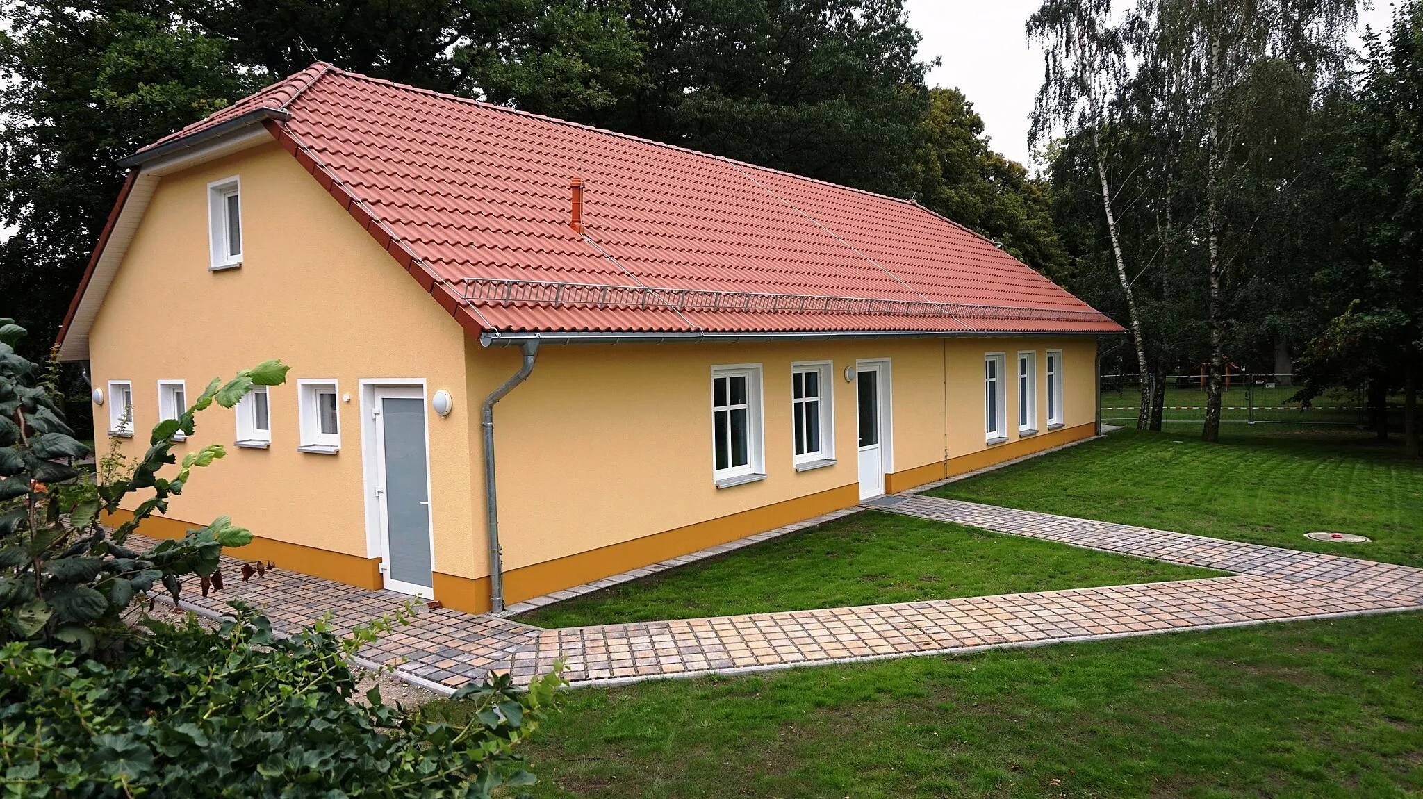Photo showing: Das Dorfgemeinschaftshaus von Birkholz (Bernau bei Berlin) auf dem Dorfanger des Dorfes.