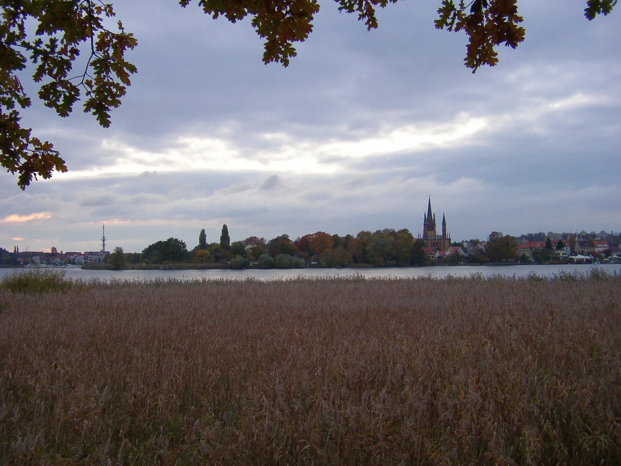 Photo showing: Werder (Havel) - abendlicher Blick vom östlichen Havelufer auf die Inselstadt