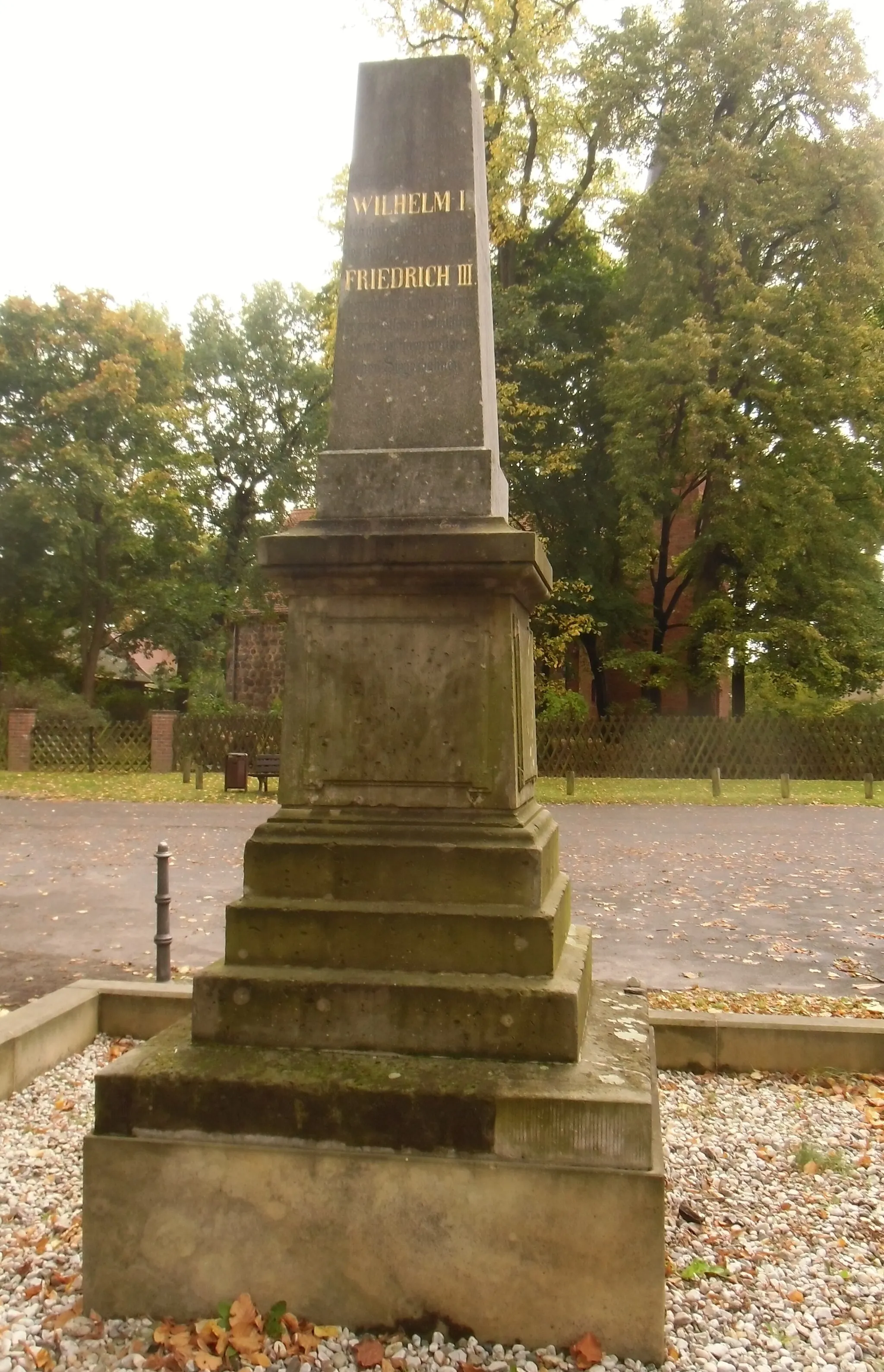 Photo showing: 1889 vom Landwehrverein zu Schönow, Schmetzdorf und Birkbusch für Kaiser Wilhelm I. gestiftetes Denkmal in der Dorfstraße in Schönow, Nr. 71 in der Liste der Baudenkmale in Bernau bei Berlin