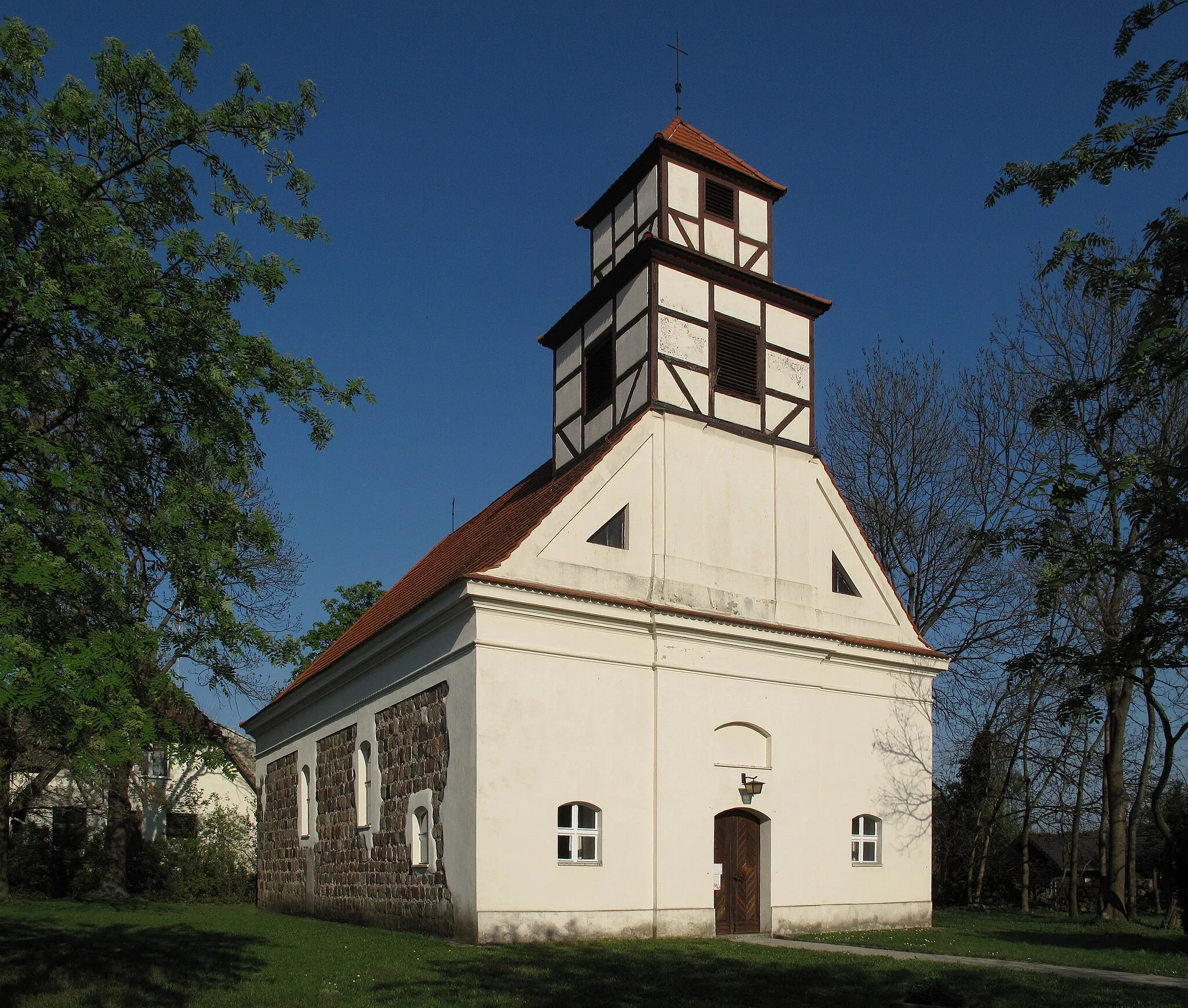 Photo showing: Listed village and Fieldstone church in Trebus. Trebus is a part of Fürstenwalde/Spree in the district Oder-Spree, state Brandenburg, Germany.