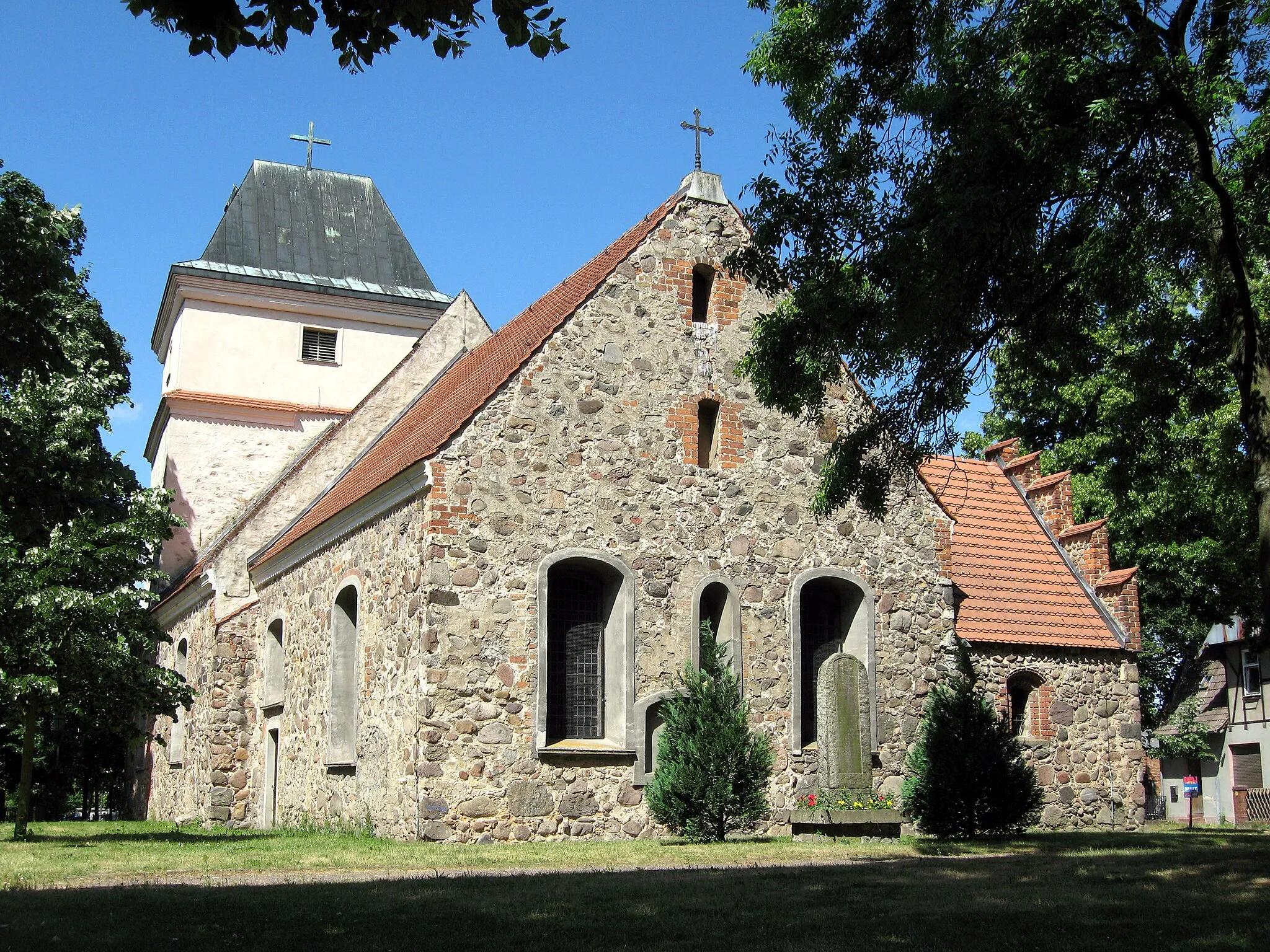 Photo showing: Dorfkirche von Schönerlinde, Gemeinde Wandlitz, Landkreis Barnim, Land Brandenburg, Deutschland