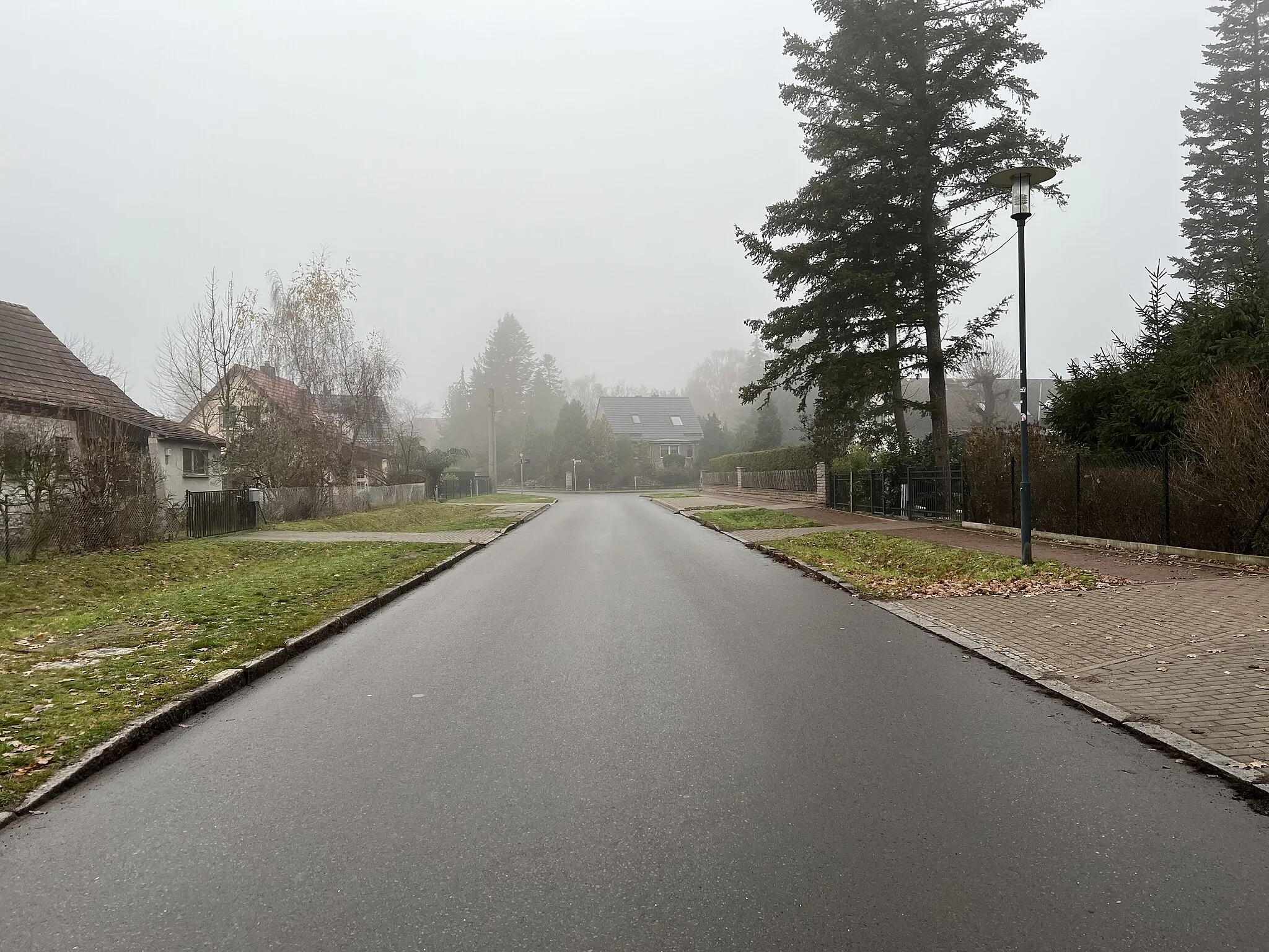 Photo showing: Am Fließ in Hoppegarten, Landkreis Märkisch-Oderland (Brandenburg)