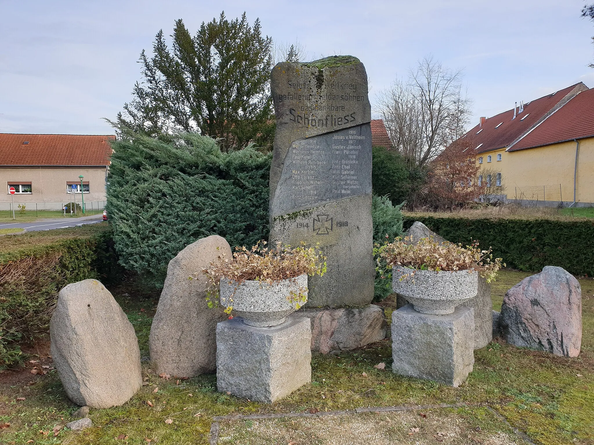 Photo showing: His fallen sons in the World War
The grateful Schönfliess

1914-1918