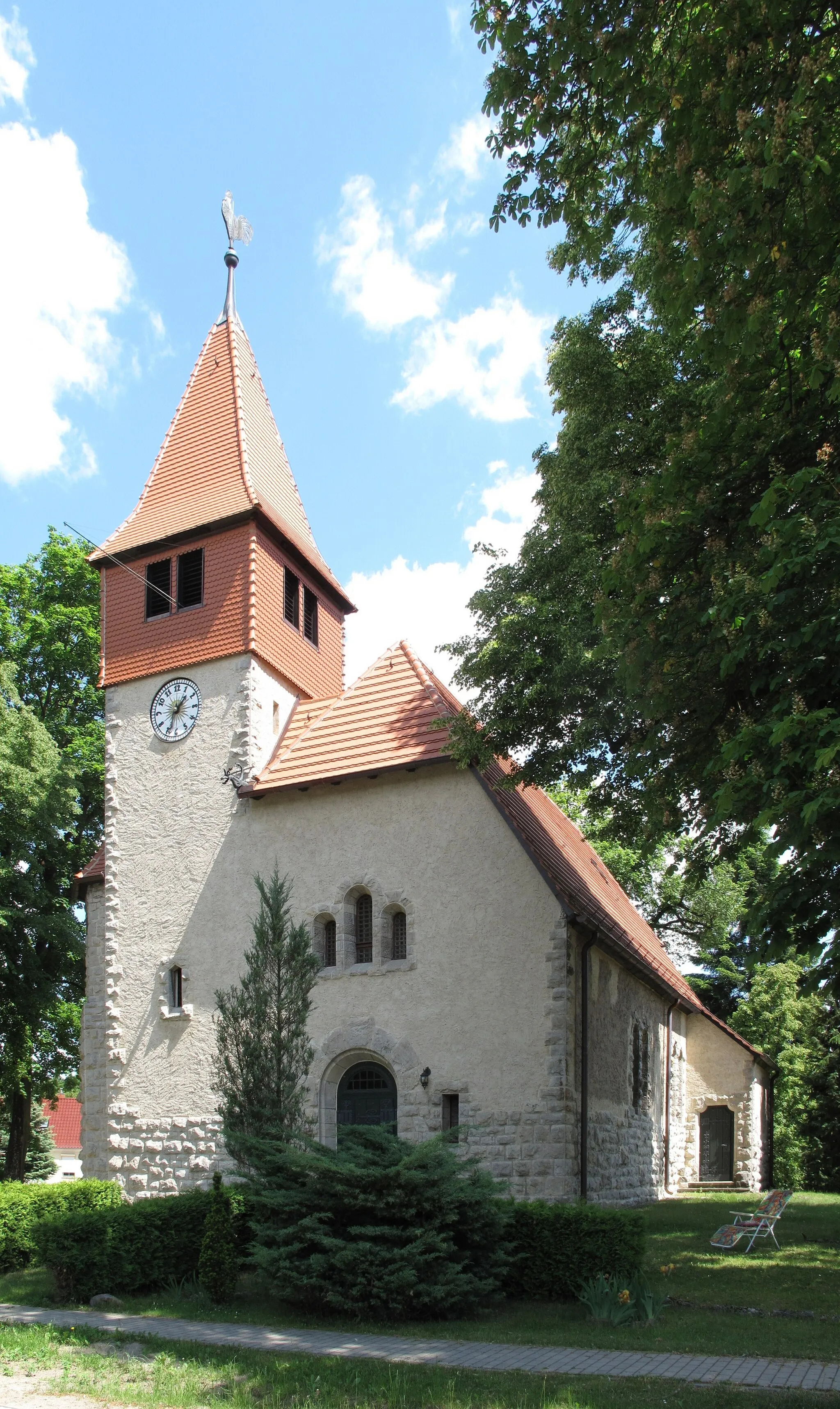 Photo showing: Listed church in Kienbaum, built in 1908/09. The village Kienbaum is a part of the municipality Grünheide, District Oder-Spree, Brandenburg, Germany. The village had in 2011 approximately 300 inhabitants.