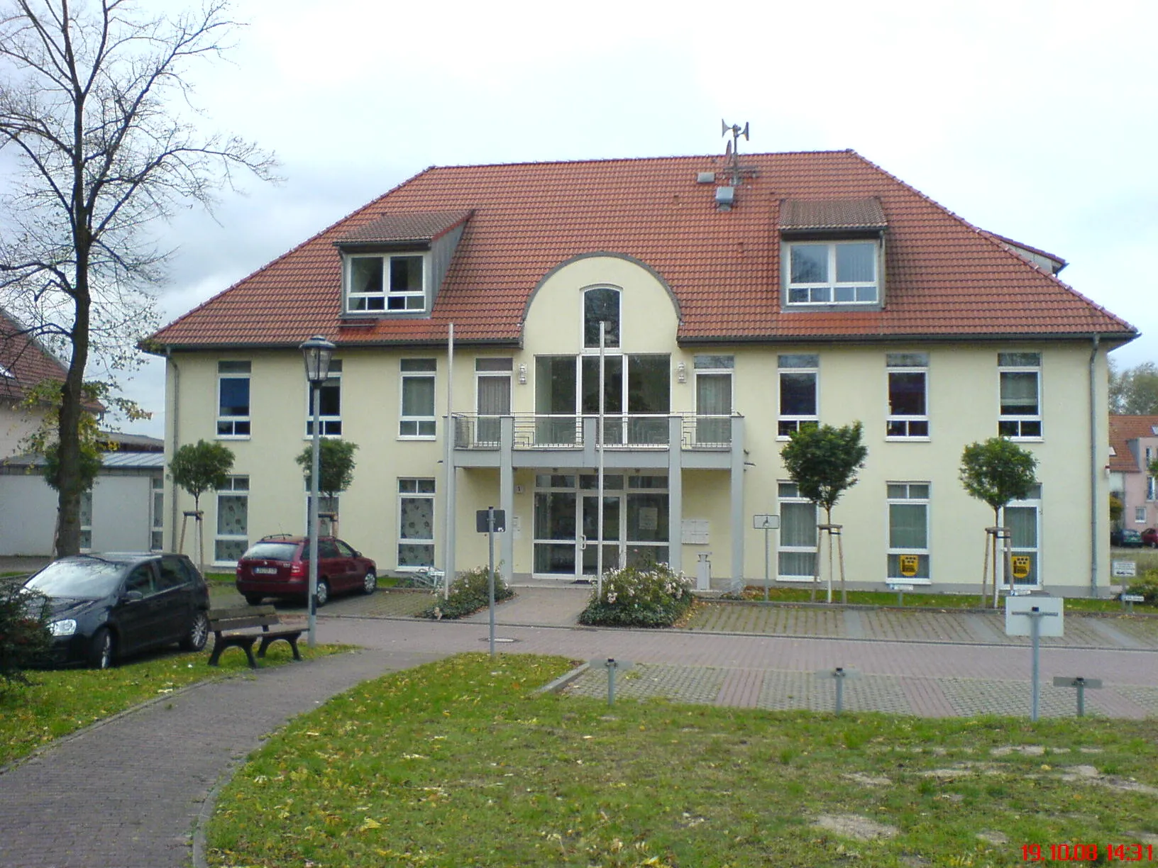Photo showing: Ehemaliges Rathaus von Waltersdorf, heute Bürohaus.