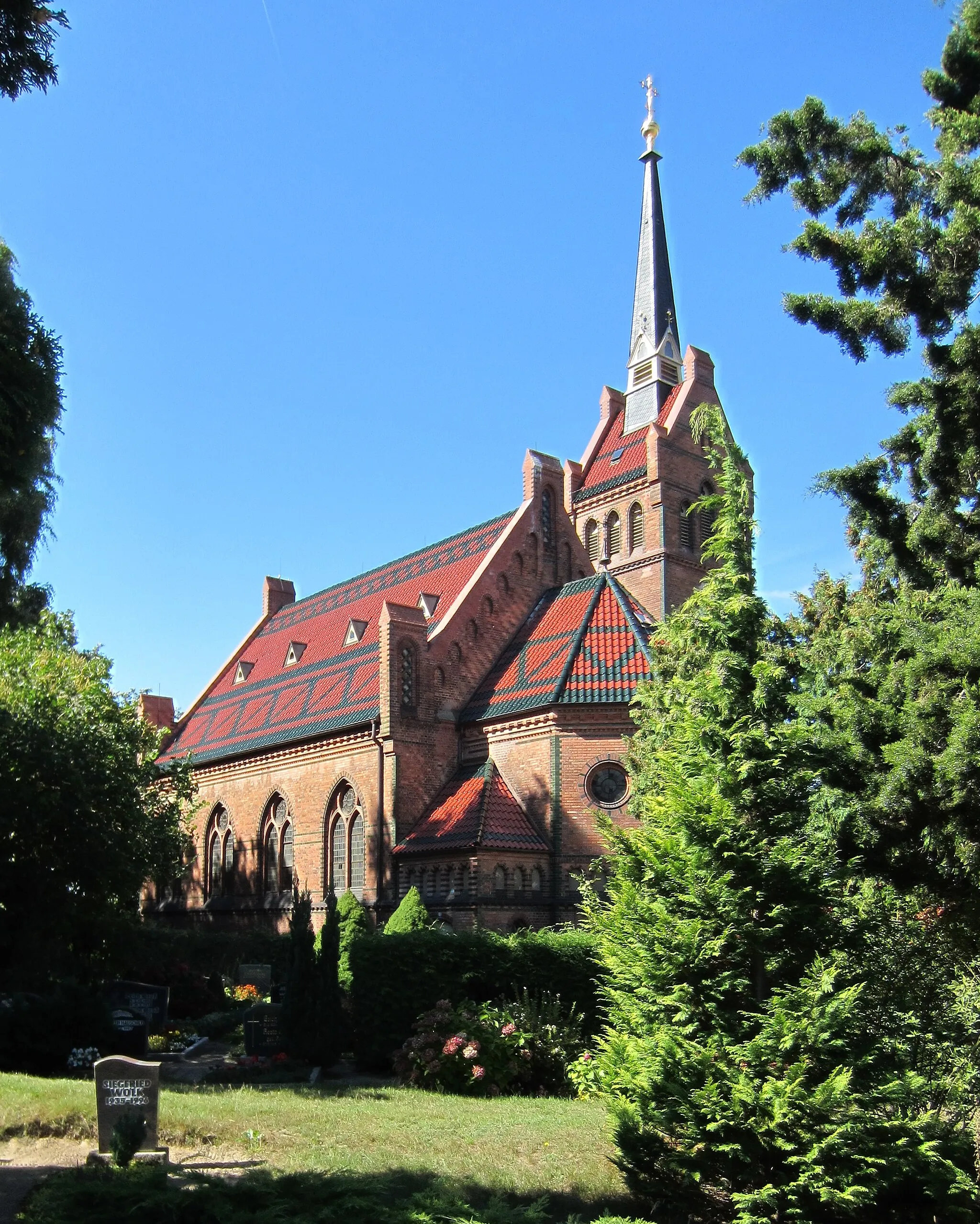 Photo showing: Neue Dorfkirche in Golm, Potsdam, Ansicht von Südosten