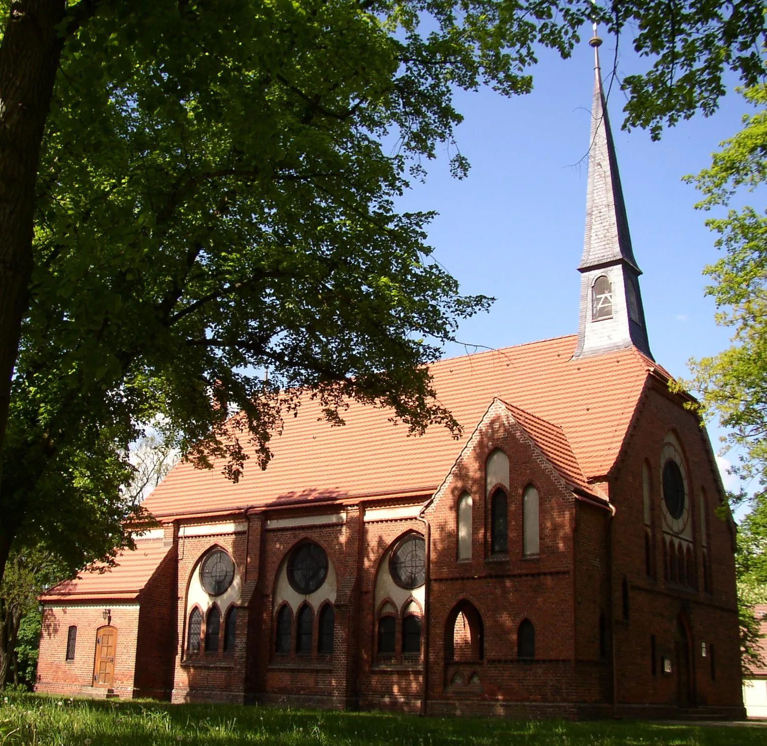 Photo showing: Church in Oranienburg-Friedrichsthal in Brandenburg, Germany