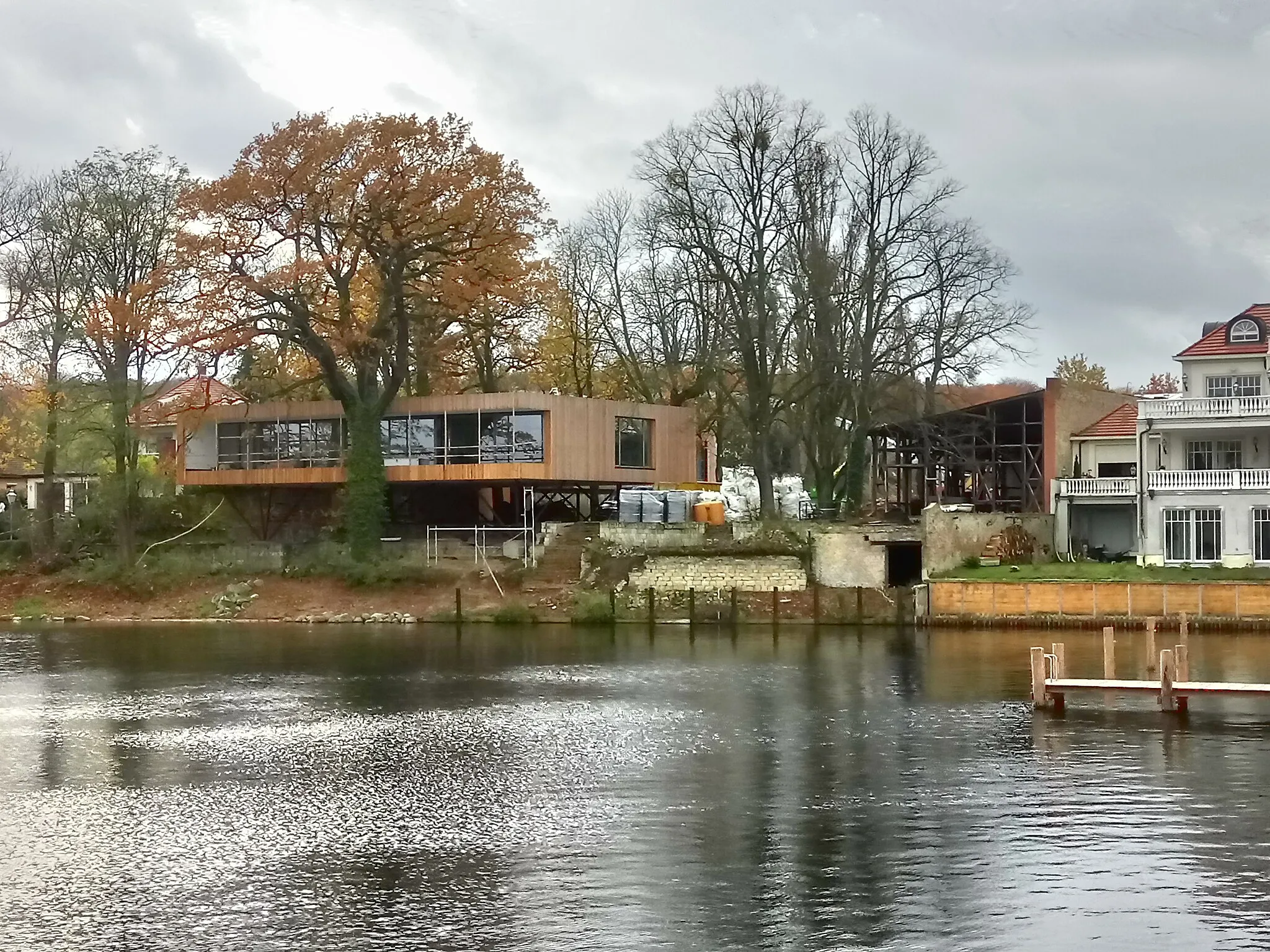 Photo showing: Gelände des ehemaligen Parkrestaurants in Nedlitz von Nordosten gesehen, von der alten Schifffahrtsverbindung zum Lehnitzsee und zur Nordbrücke.