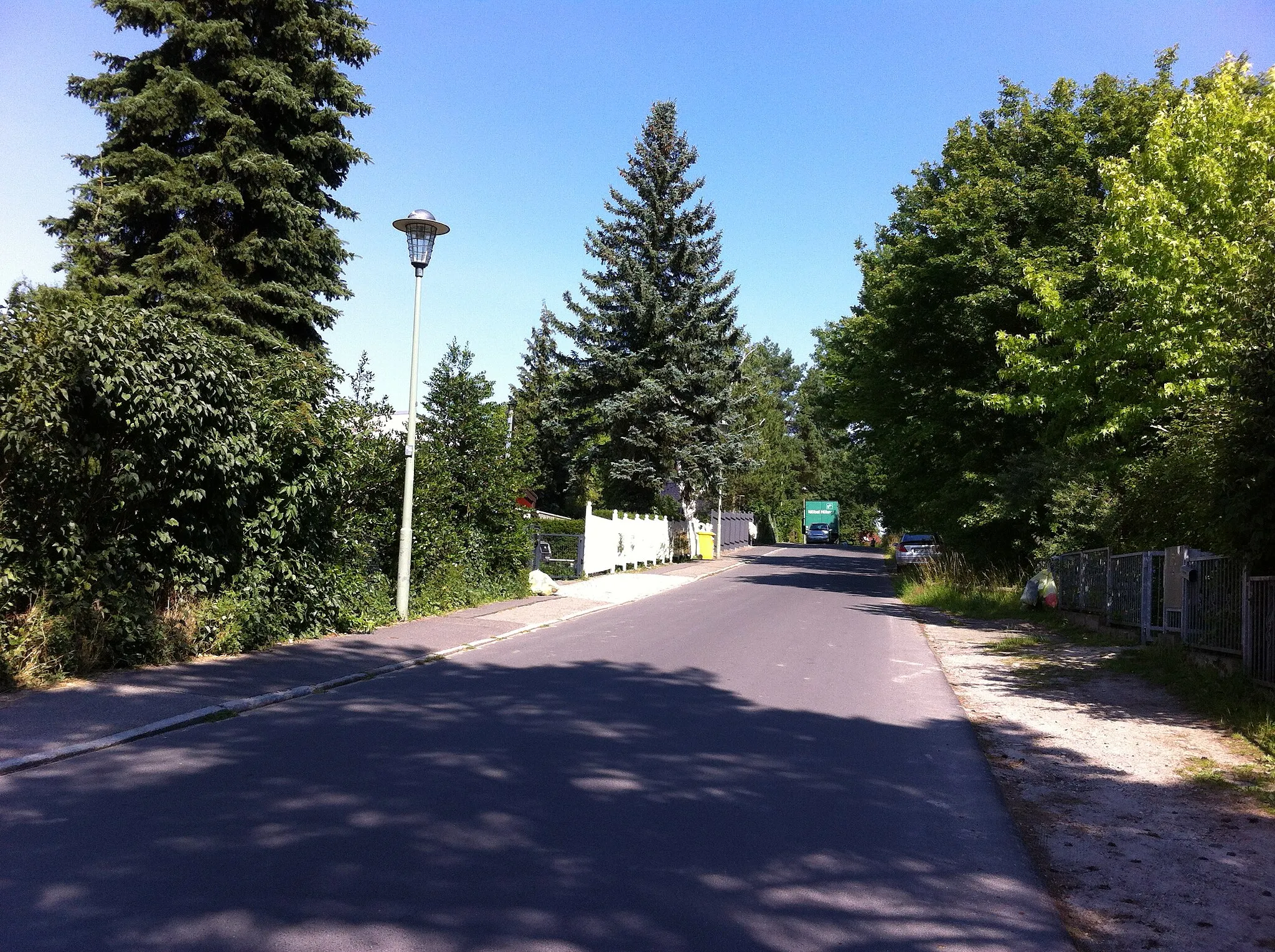 Photo showing: Eine Straße in Berlin Gatow