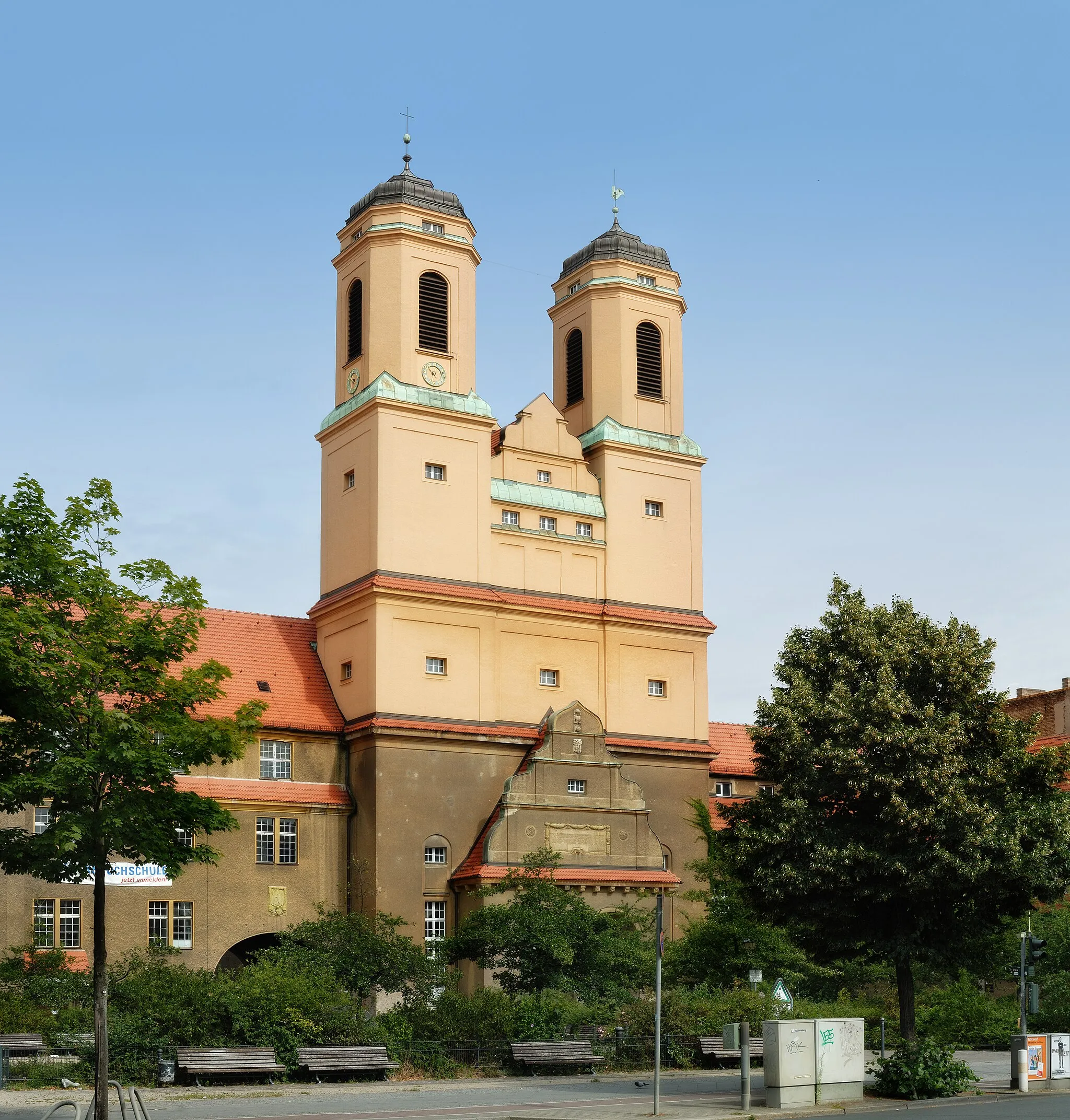 Photo showing: This image shows the church "Zum Vaterhaus" ("to the parental home") in Berlin, Germany. It is a six segment panoramic image.