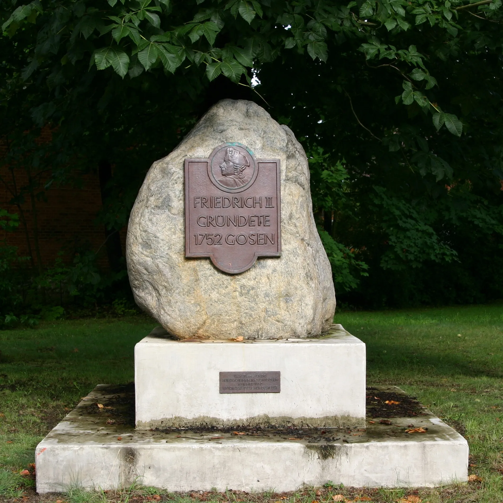 Photo showing: Denkmal zur Gründung von Gosen, Deutschland.