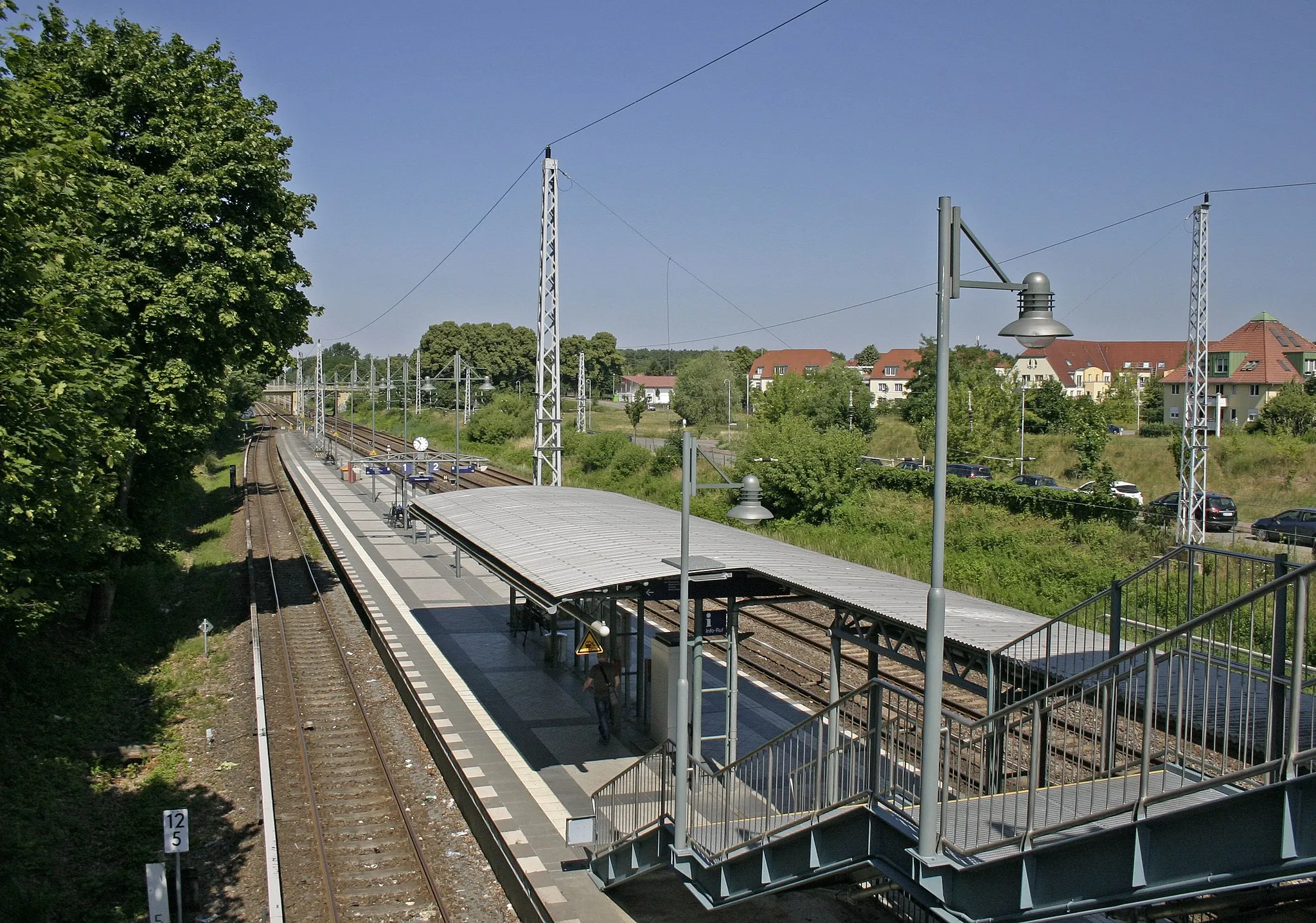 Photo showing: S-Bahnhof Bergfelde (b Berlin): Bahnsteig in Blickrichtung Hohen Neuendorf (b Berlin).