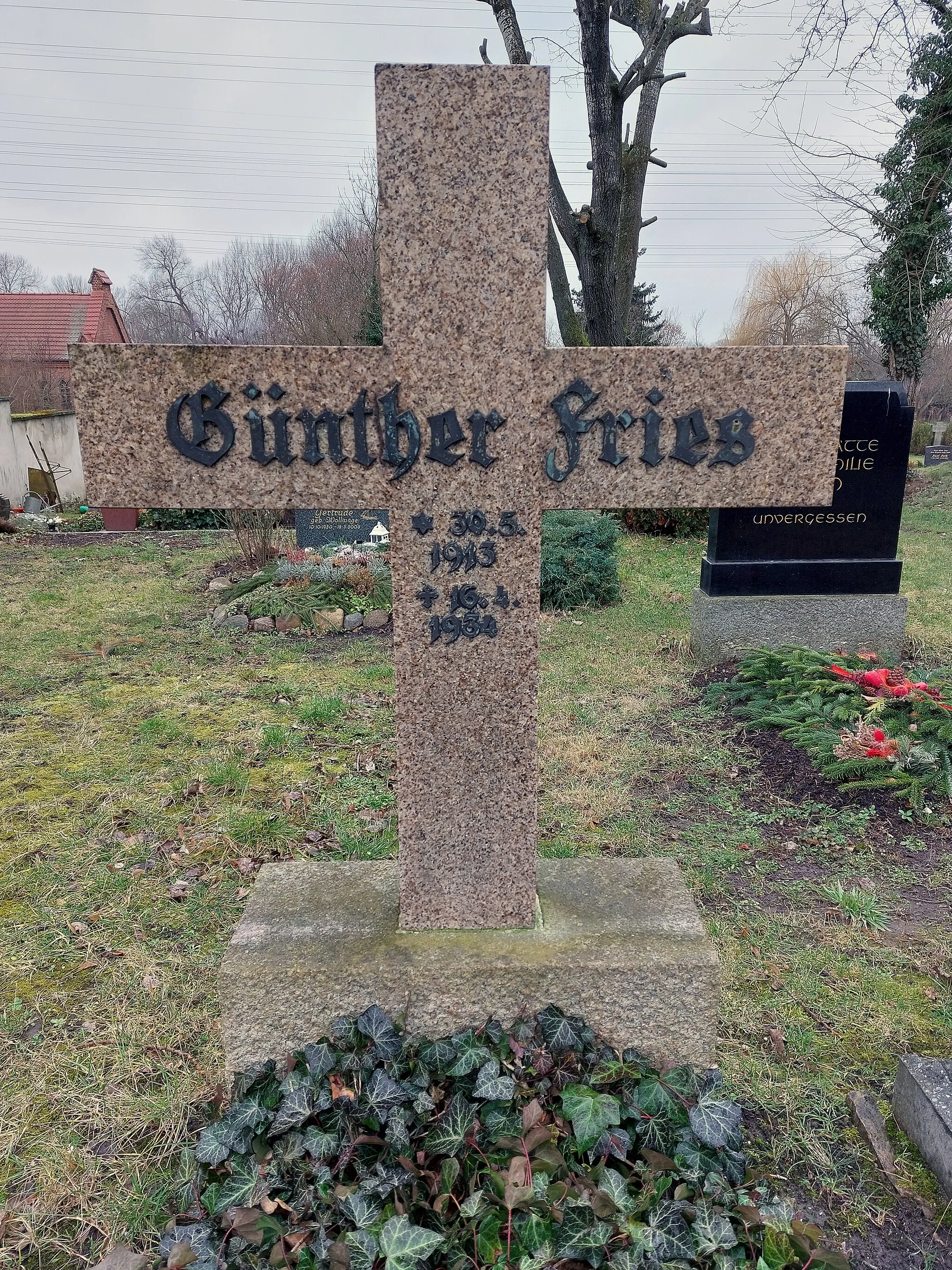 Photo showing: Grave, Günther Fries, Dorfstraße 12, Berlin-Wartenberg, Germany